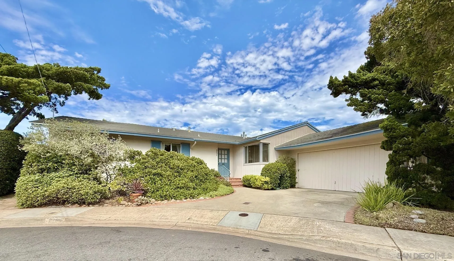 https://cdn.realtyfeed.com/cdn/127/260020895/a1d6ff3f8fb052ae867f636e93a43e2e.webp