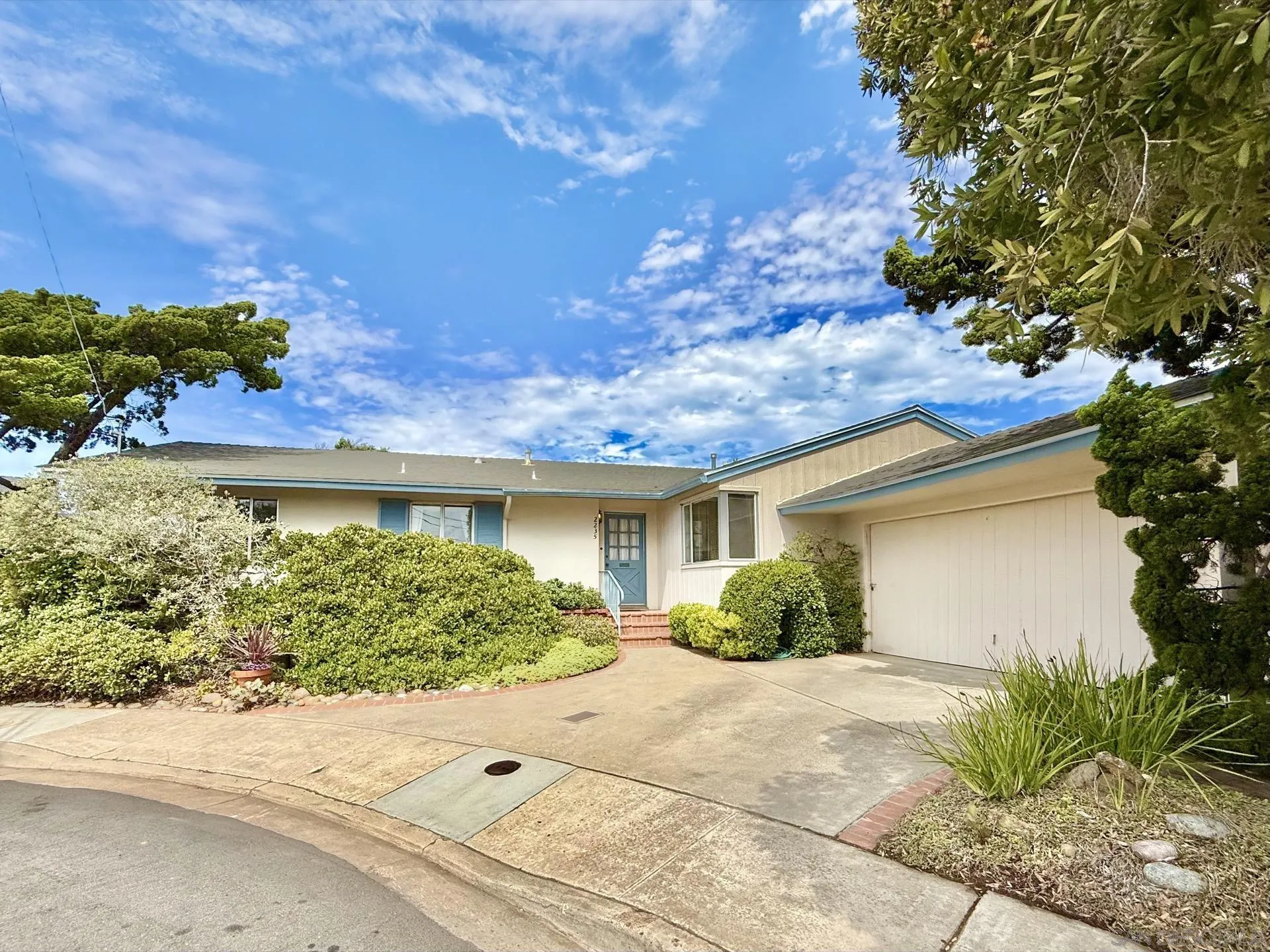 https://cdn.realtyfeed.com/cdn/127/260020895/edfbb1667e63cd8d874b651a0e3c7ef1.webp