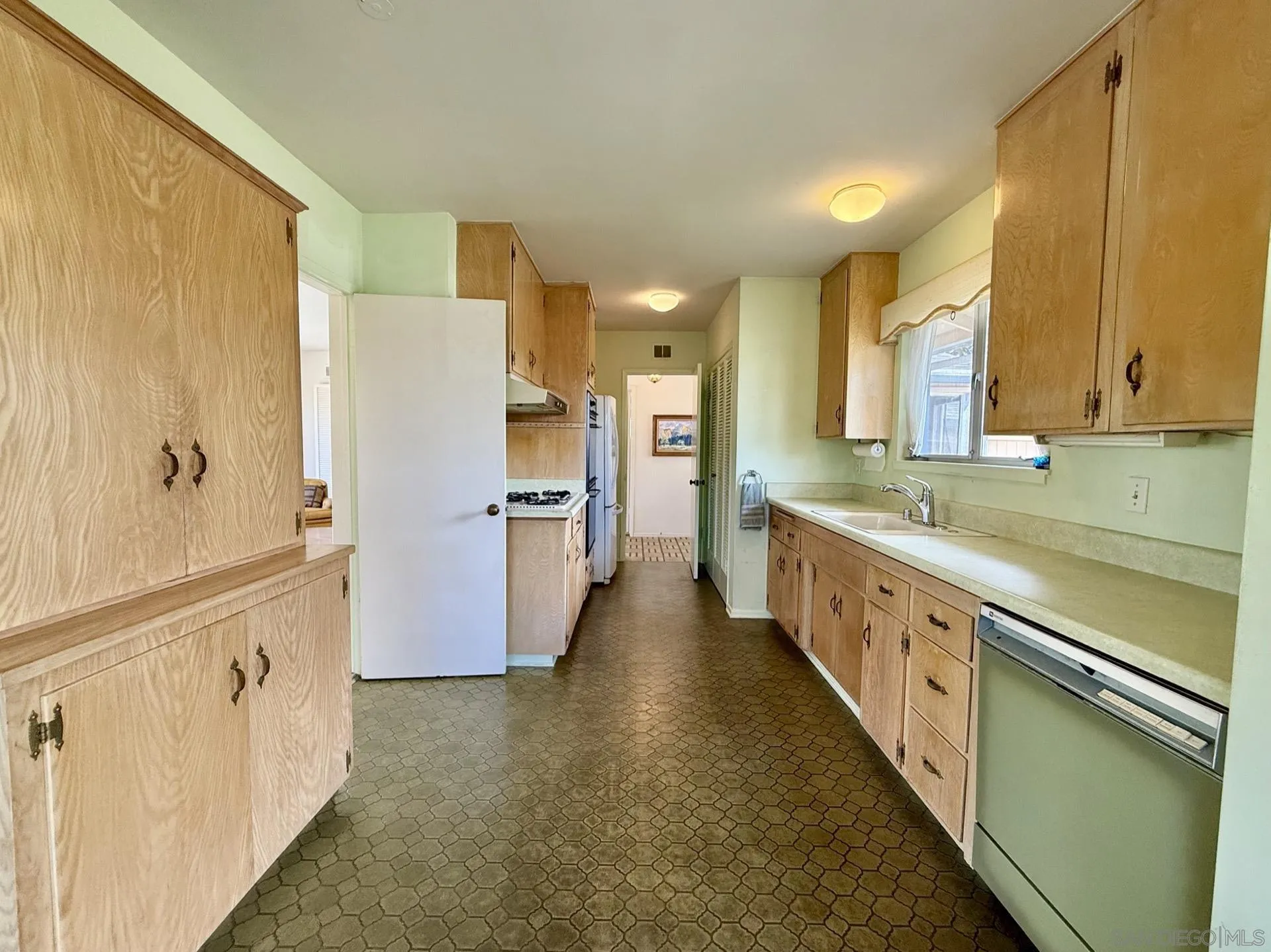 https://cdn.realtyfeed.com/cdn/127/260020895/f306e07c8ff4fe16a81d3fc1812dbd5e.webp