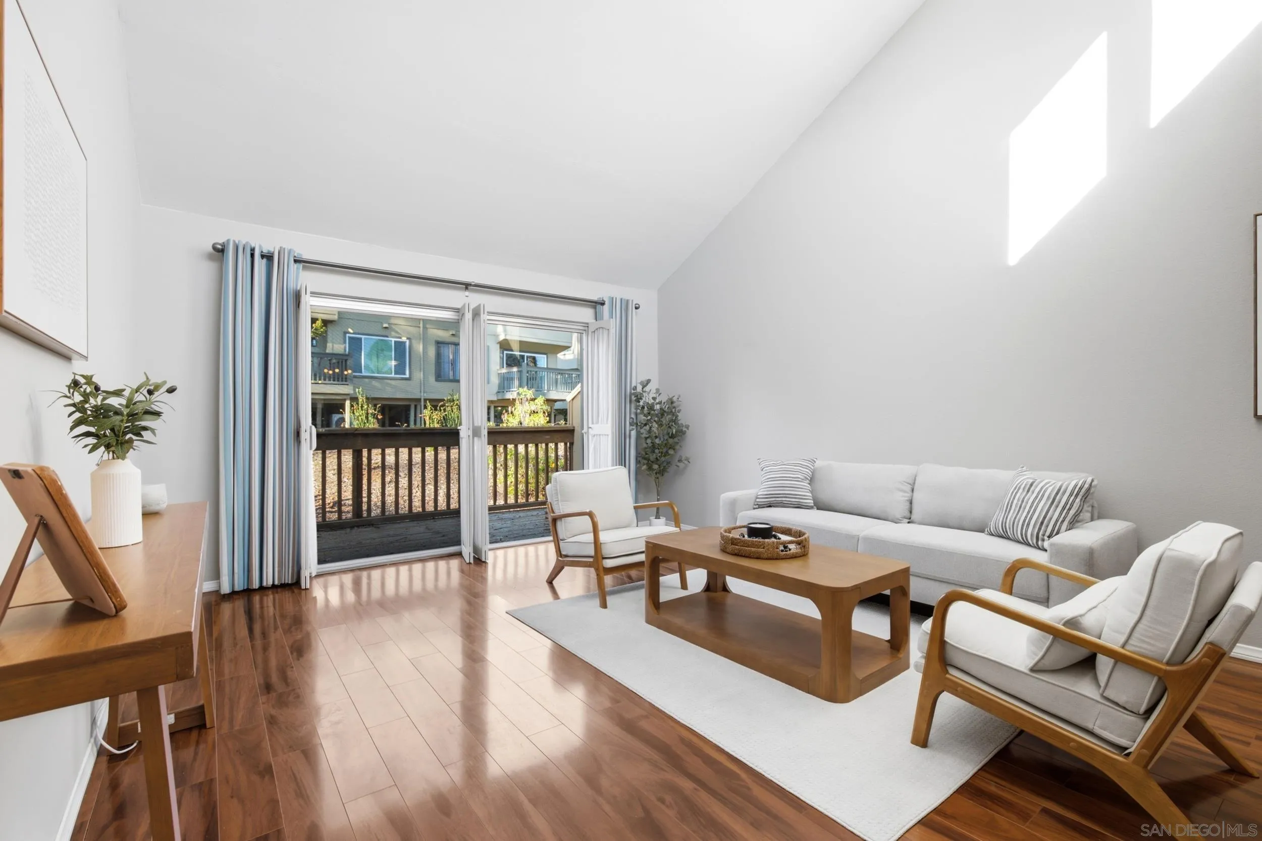 https://cdn.realtyfeed.com/cdn/127/260020897/0b062eed3c1f07cb79cc19506c8329e7.webp
