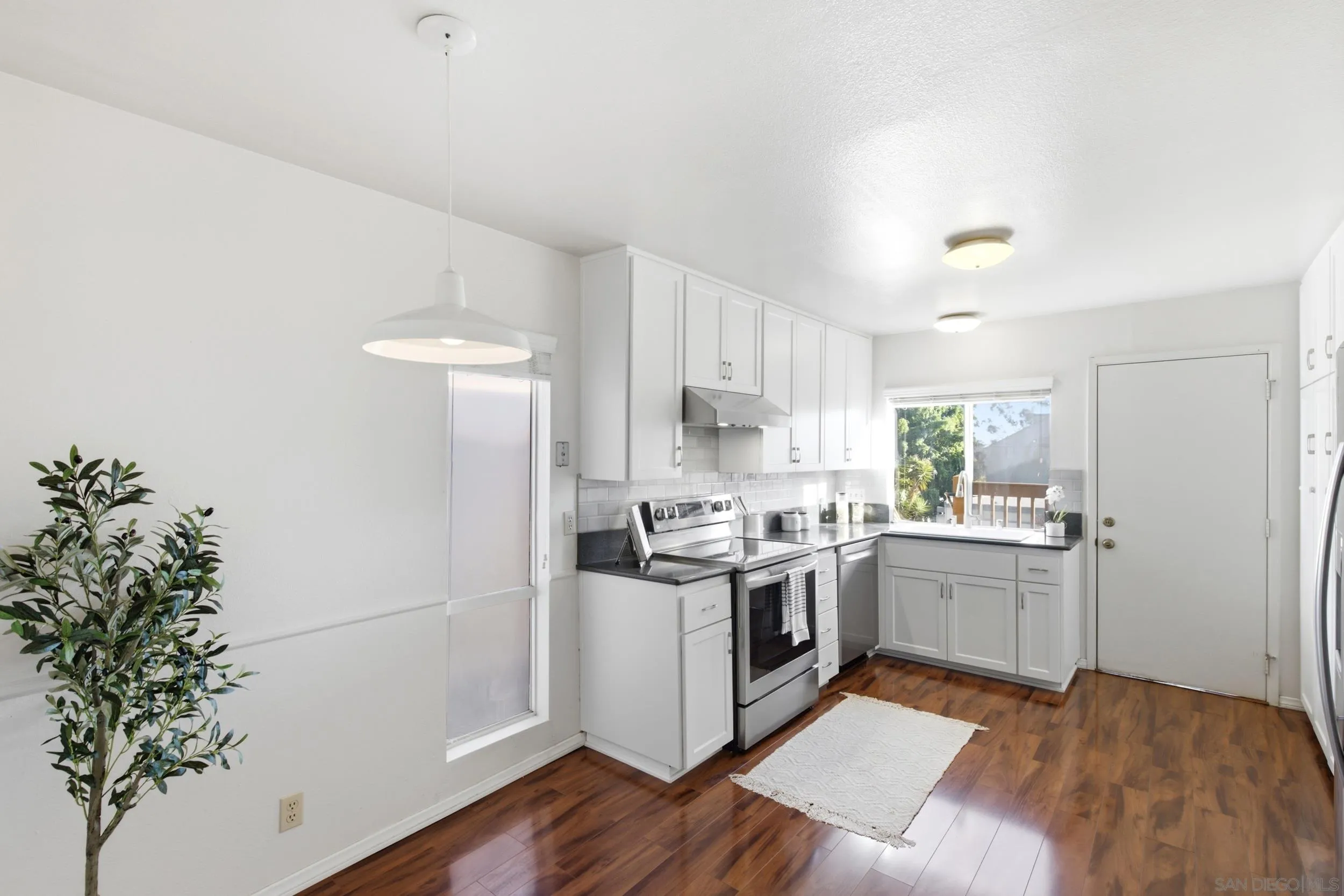 https://cdn.realtyfeed.com/cdn/127/260020897/3e2285fadf9a5f501f76bbebfecf603d.webp
