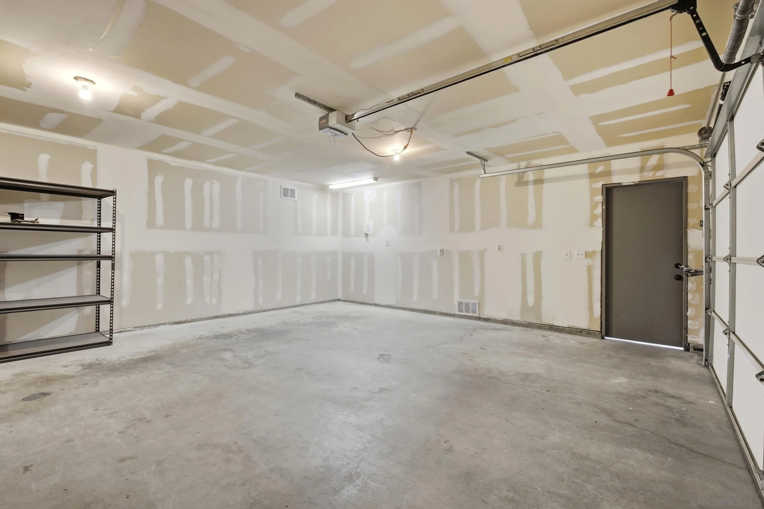 https://cdn.realtyfeed.com/cdn/127/260020897/dec1e60b9eb478cc38789cdfdc95c516.webp