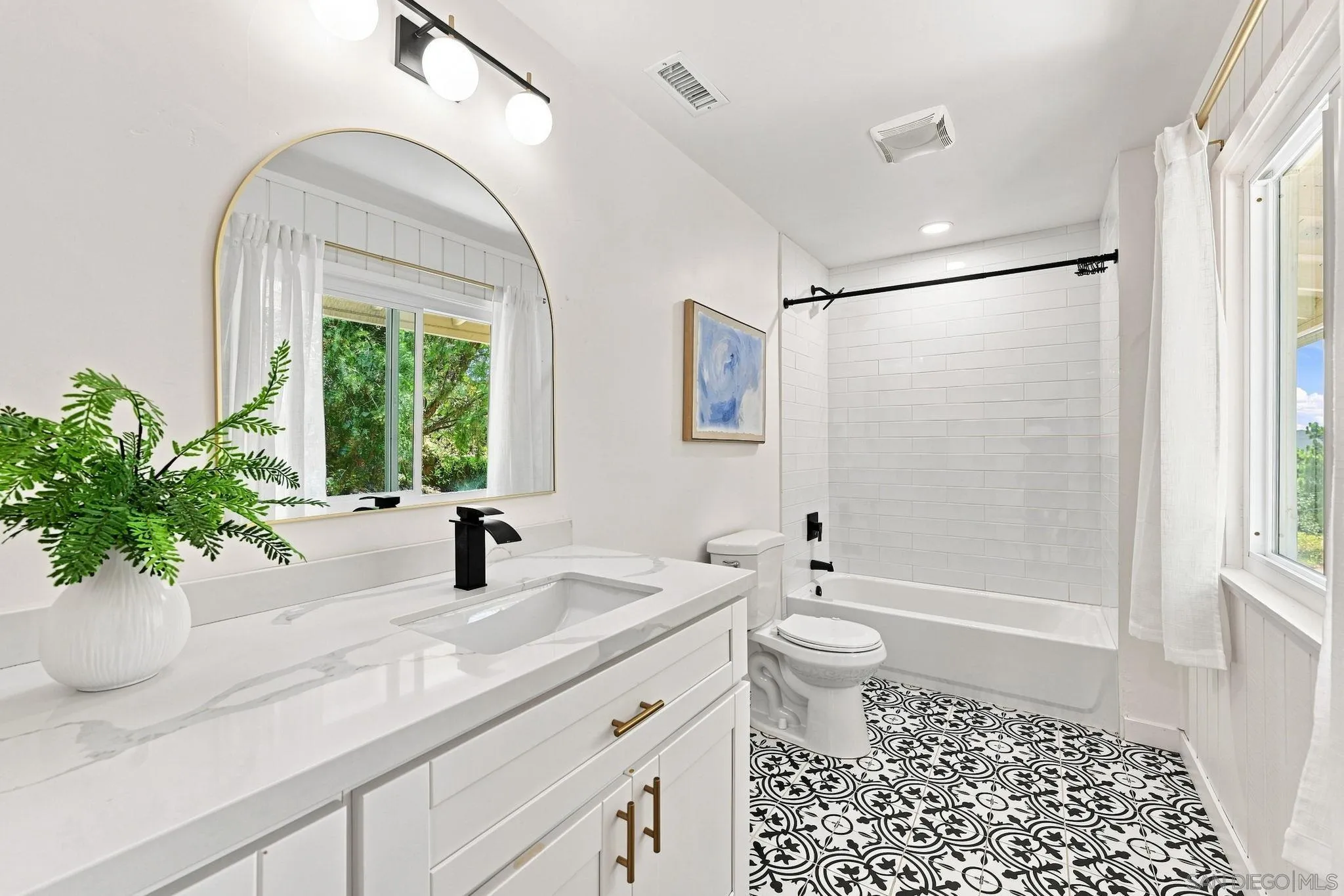 https://cdn.realtyfeed.com/cdn/127/260020898/038e0a208b0b6878f04557ce747bec94.webp