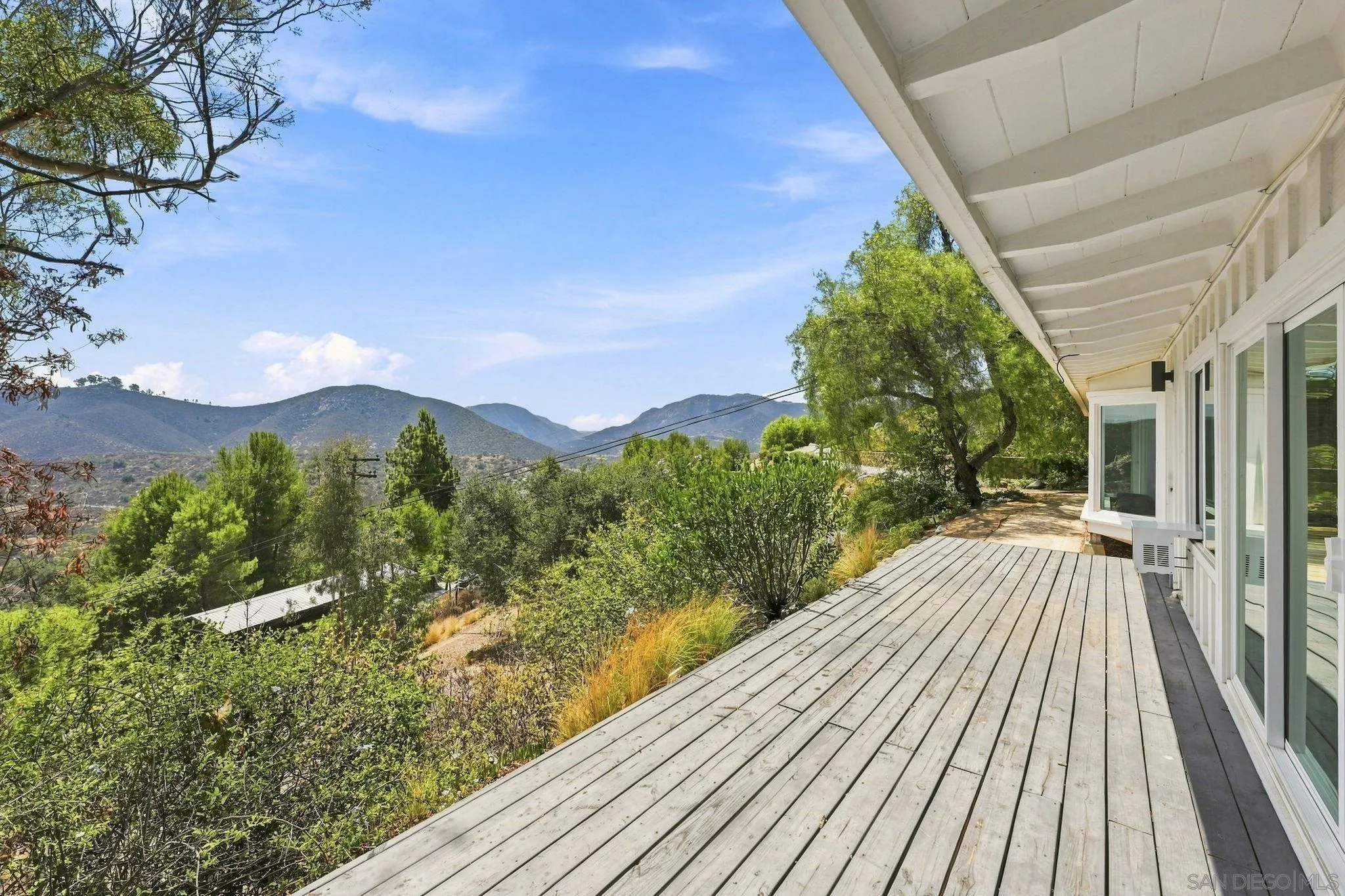 https://cdn.realtyfeed.com/cdn/127/260020898/094fc2cb7cf5e4268618cfc18fd94e55.webp