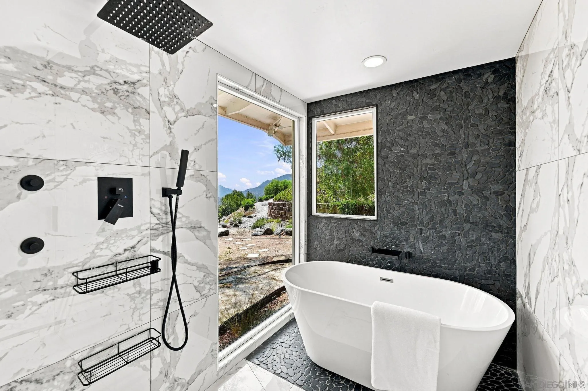 https://cdn.realtyfeed.com/cdn/127/260020898/0ce4e627a6e58e77f6c806db463b9411.webp