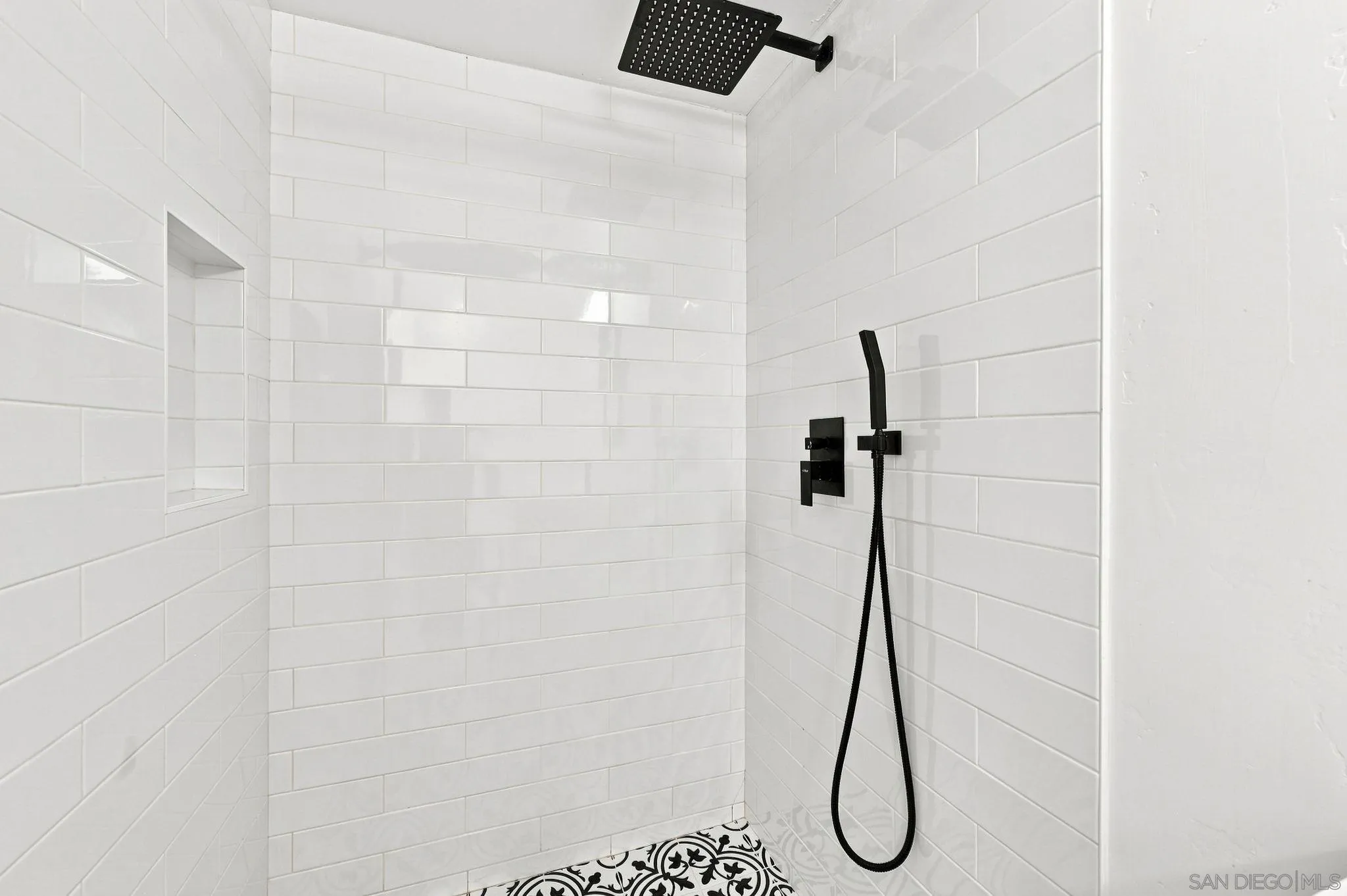 https://cdn.realtyfeed.com/cdn/127/260020898/149eb2ae4af37f0ed3af17a2a36c78f8.webp