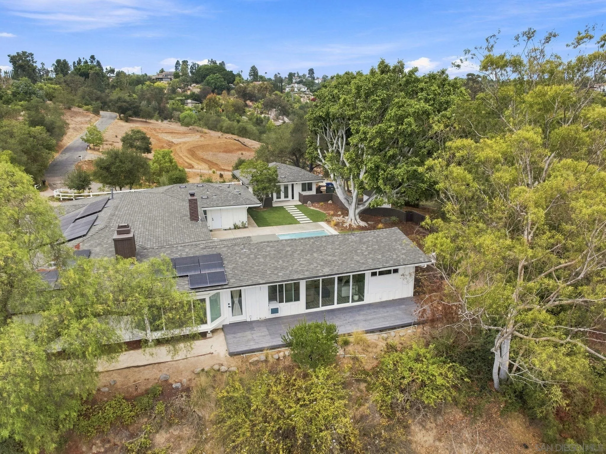 https://cdn.realtyfeed.com/cdn/127/260020898/21cd607c5a0c4e57ca857bea8a0b706a.webp