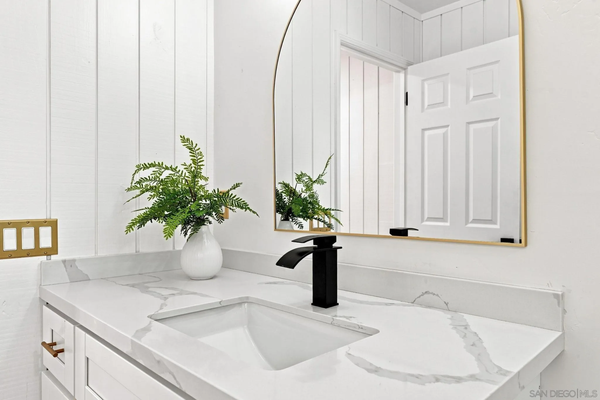 https://cdn.realtyfeed.com/cdn/127/260020898/48121a5a95622eace400c495ee49fbc6.webp