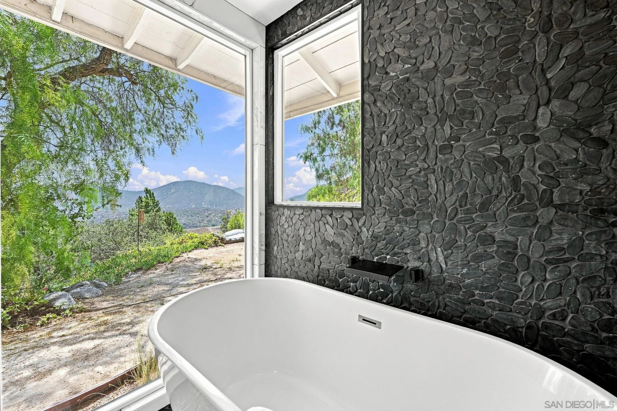 https://cdn.realtyfeed.com/cdn/127/260020898/670282fe9fd191137a40f27128a3dce5.webp