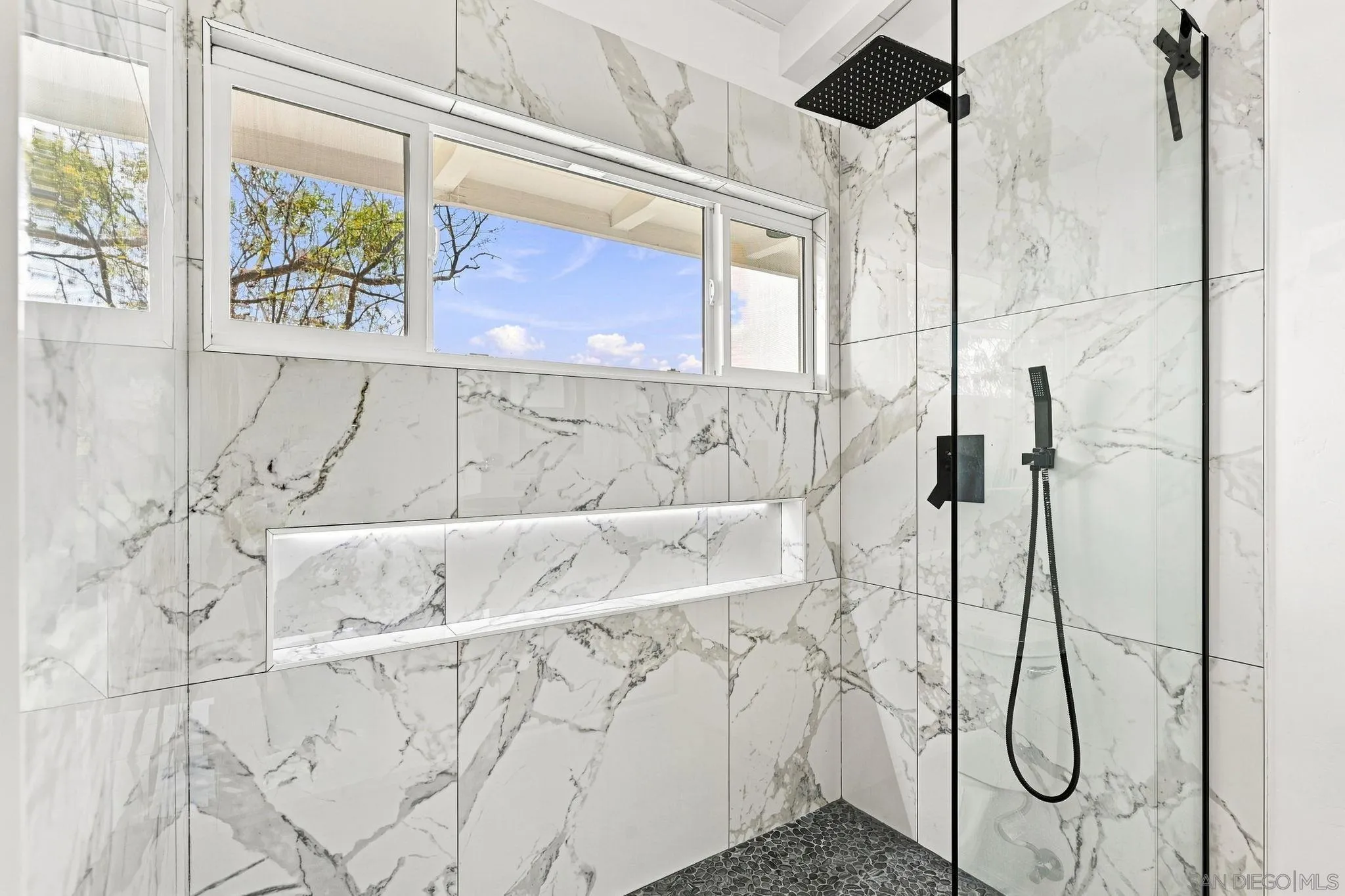 https://cdn.realtyfeed.com/cdn/127/260020898/77dd1be0cdfa30b246cd7b5e30e678b4.webp