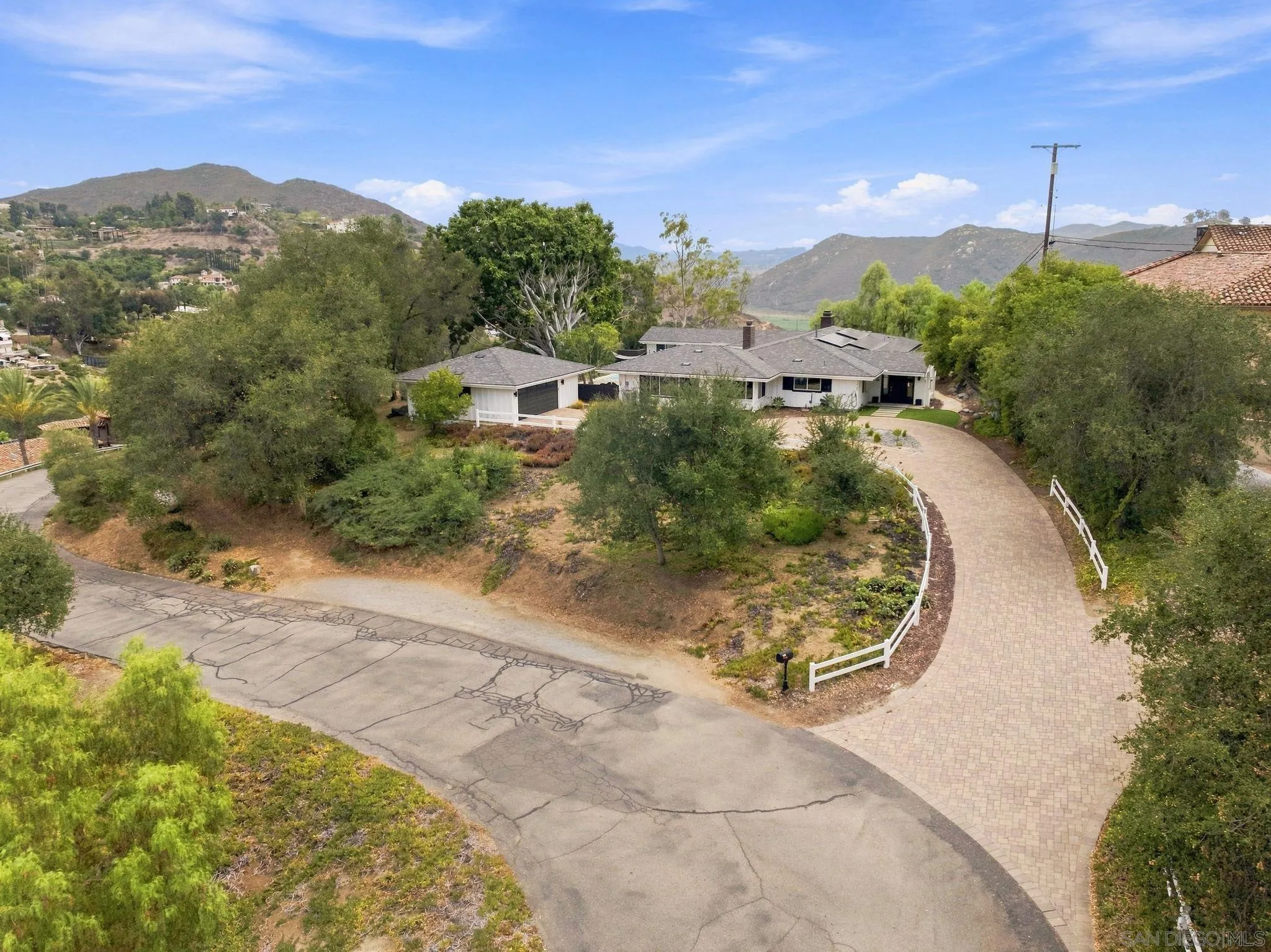 https://cdn.realtyfeed.com/cdn/127/260020898/c438adebbd1fc92d61eb9e8f94a4cf02.webp