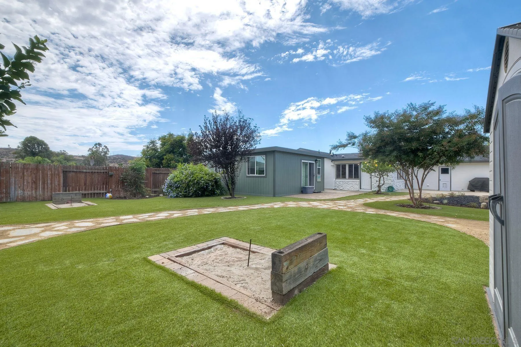 https://cdn.realtyfeed.com/cdn/127/260020900/0426fede06cb8caf0e627a0d6d565929.webp