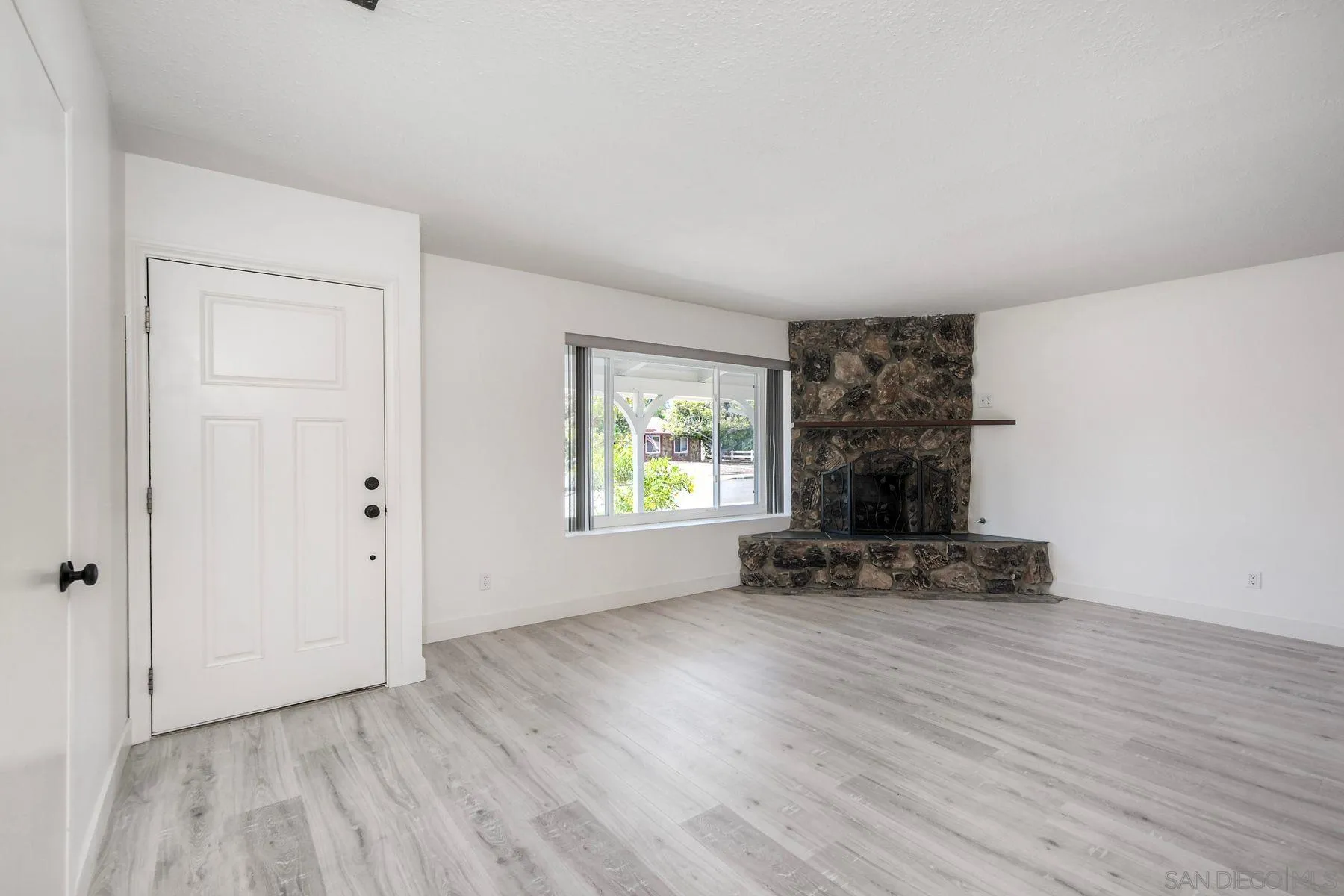 https://cdn.realtyfeed.com/cdn/127/260020900/7ee9d4cc856f674960b10f9e2ce6b2be.webp