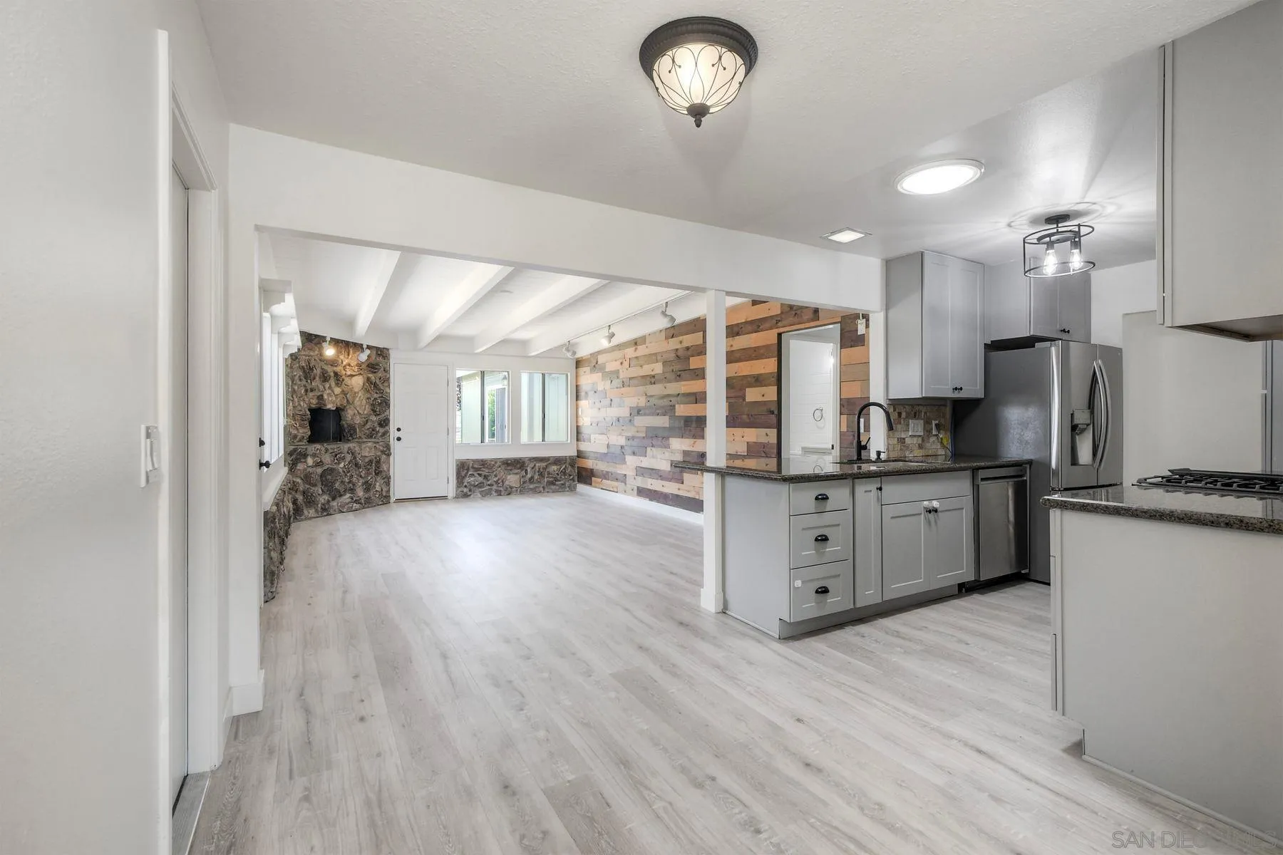 https://cdn.realtyfeed.com/cdn/127/260020900/a1267ba3ae392ec88a6a1404c902b2d9.webp