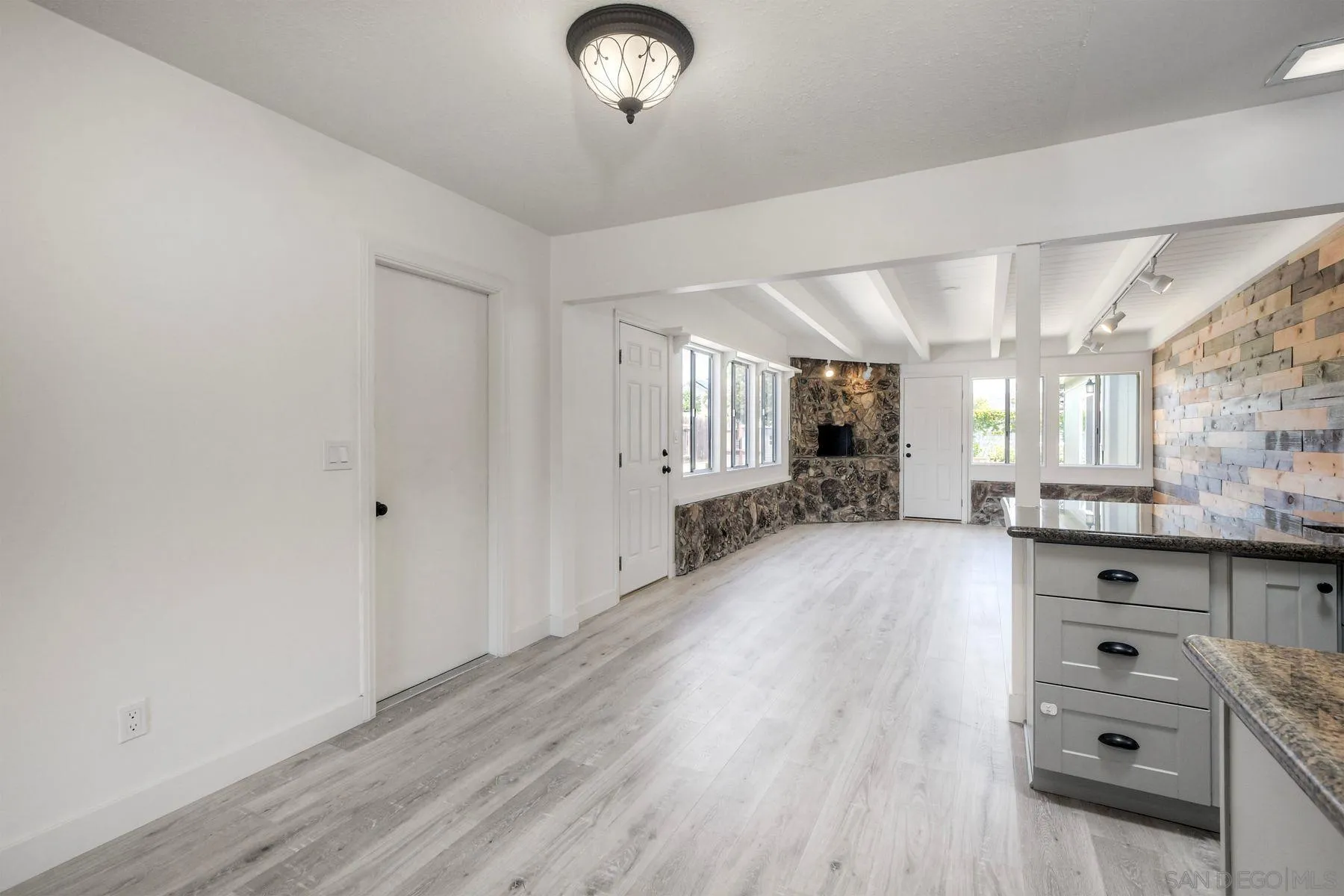 https://cdn.realtyfeed.com/cdn/127/260020900/af73ed7a9e2dd1a8adb9707dc7ef224f.webp