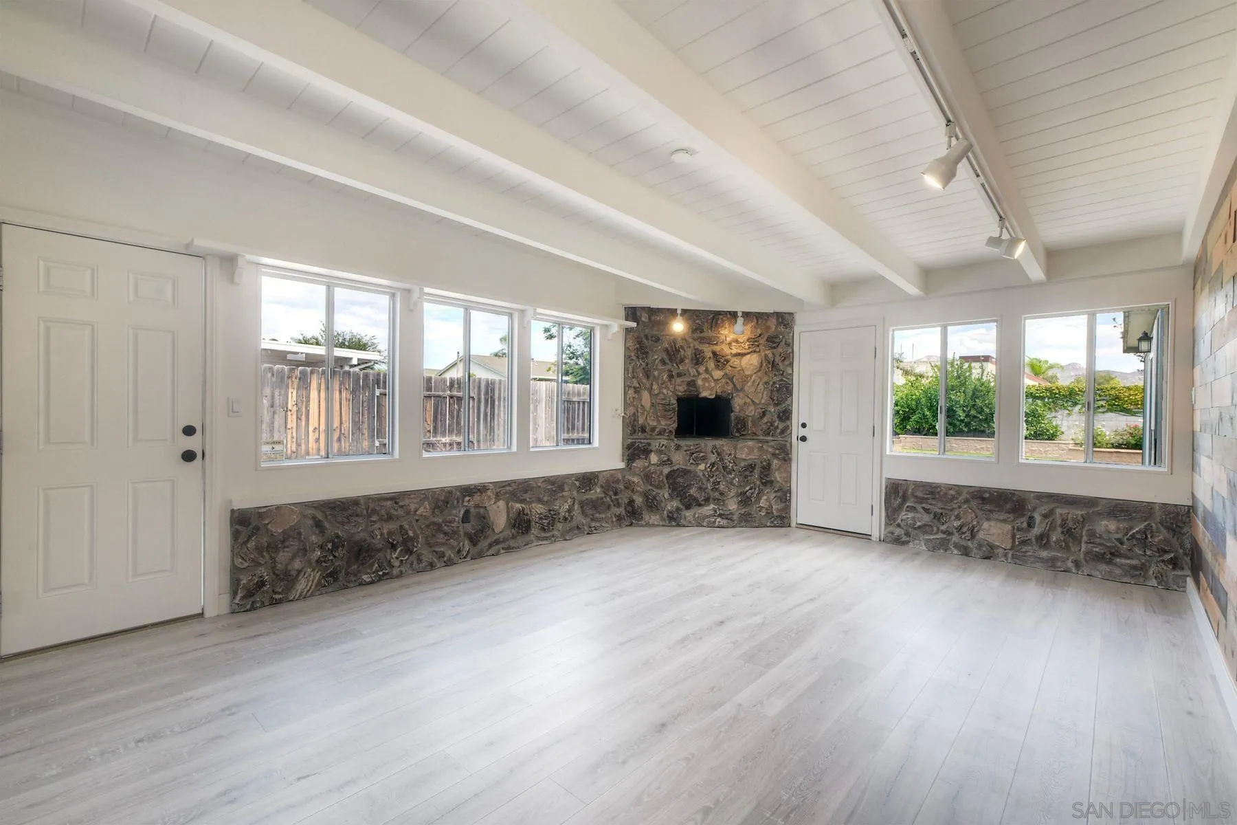 https://cdn.realtyfeed.com/cdn/127/260020900/c3de437d786c54c0b543fed242a51918.webp