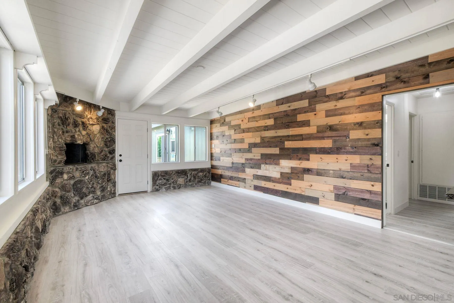 https://cdn.realtyfeed.com/cdn/127/260020900/c79747915b69fd6fc6a382e840ec0973.webp