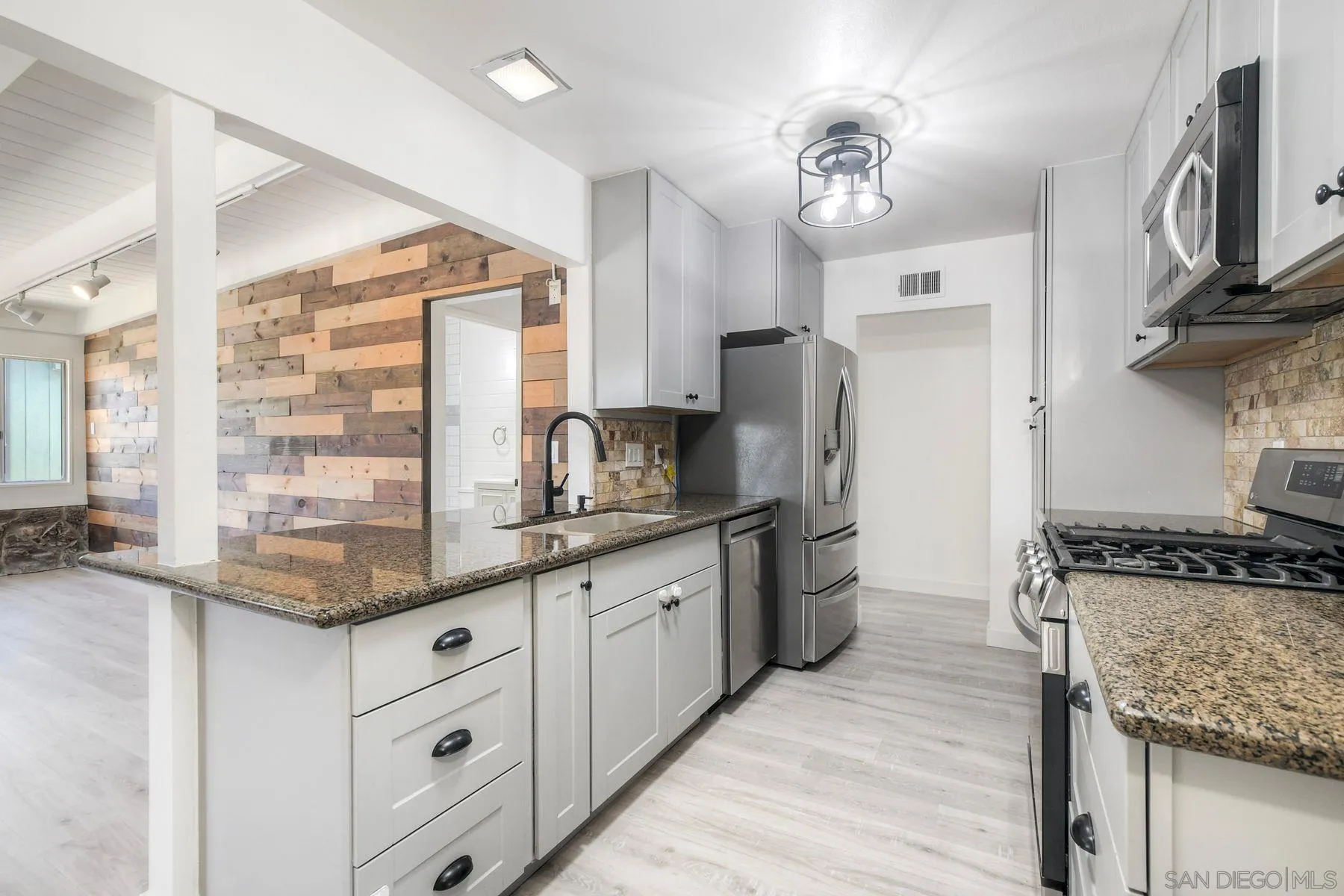 https://cdn.realtyfeed.com/cdn/127/260020900/d12f34e8a37b6d3bf3815f0bc19f0cc1.webp