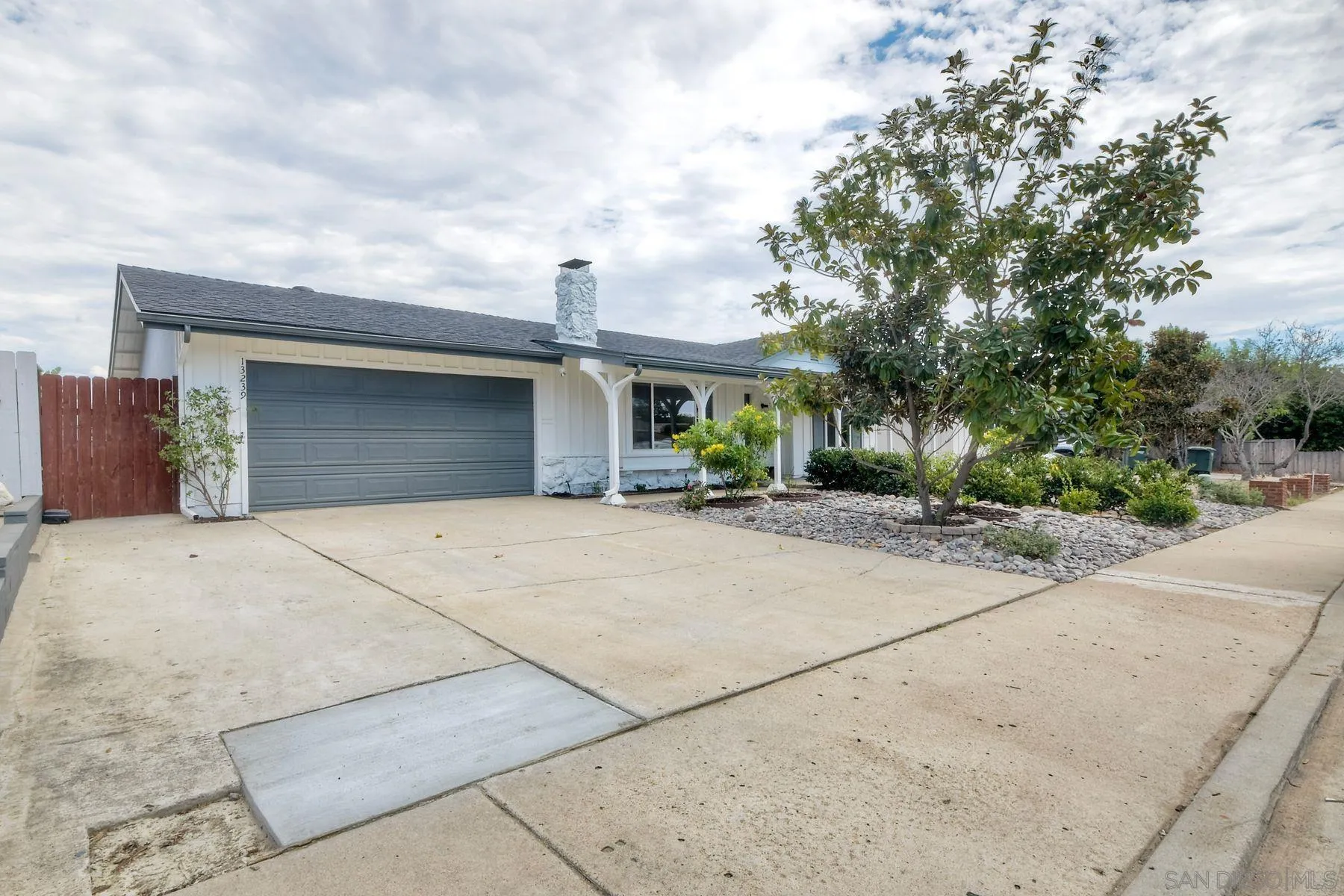 https://cdn.realtyfeed.com/cdn/127/260020900/dc34adcc8d85785818cba839d8e6ff1b.webp