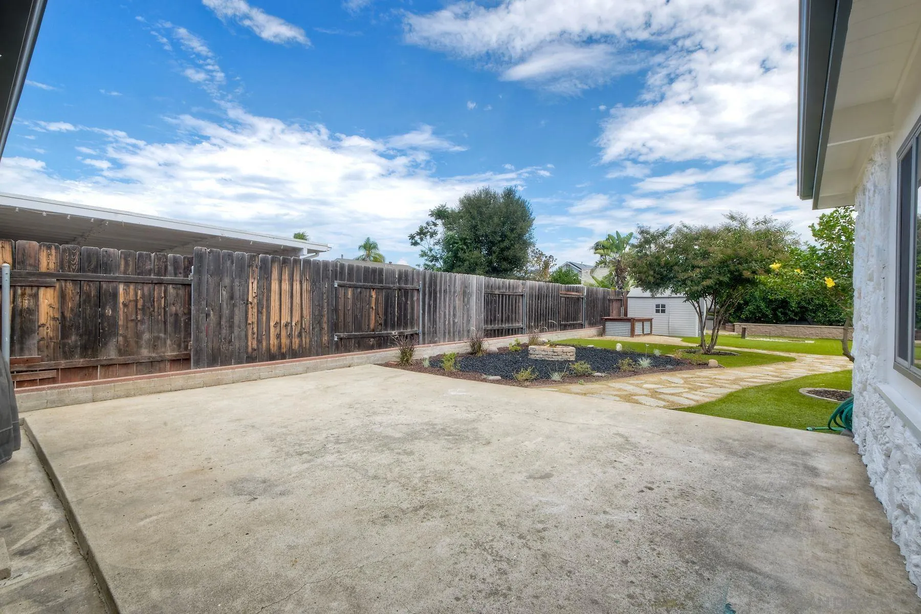 https://cdn.realtyfeed.com/cdn/127/260020900/df9f6fd1657e6618f8232edff1708e3e.webp