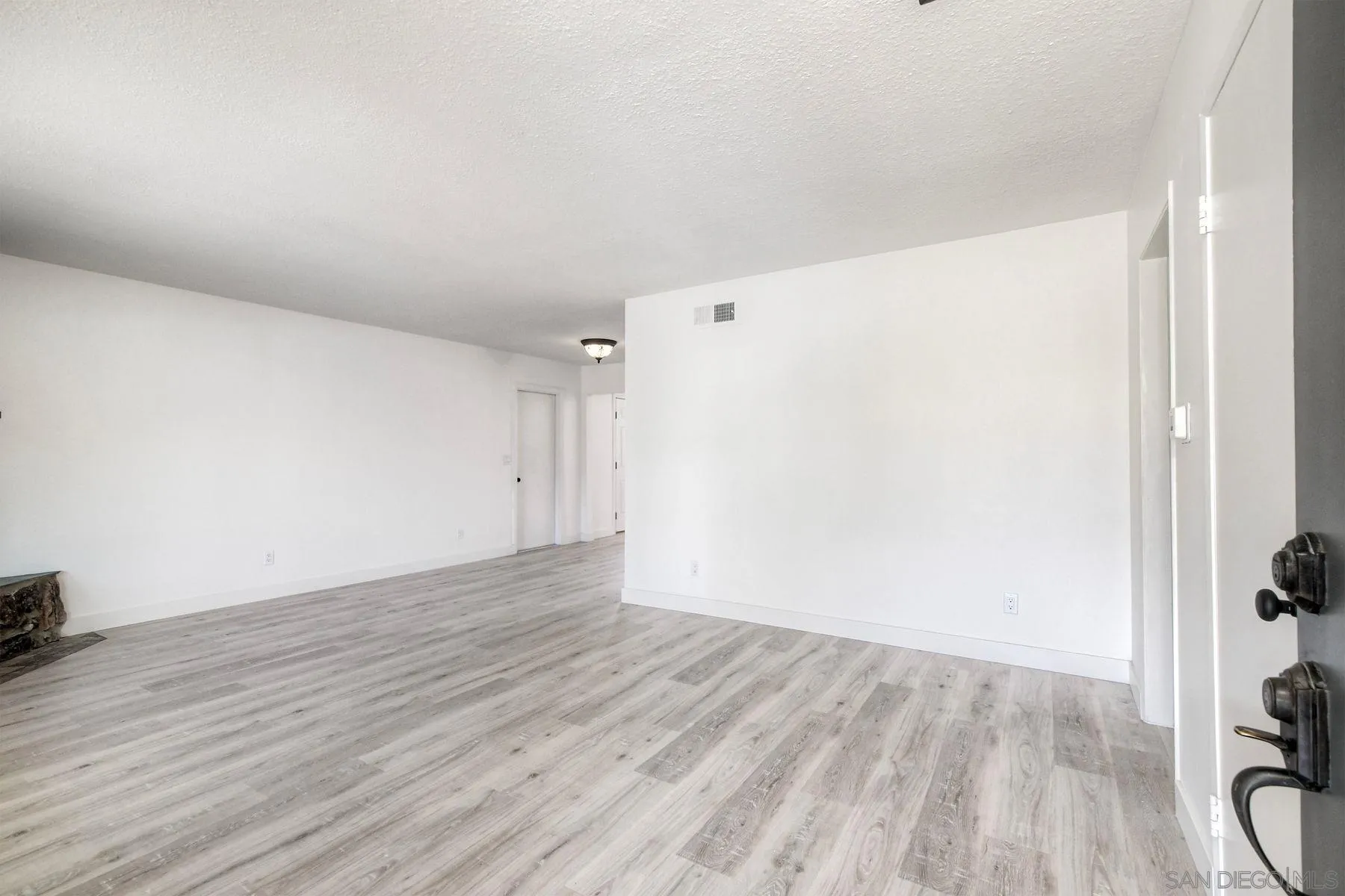 https://cdn.realtyfeed.com/cdn/127/260020900/f51dbf346df8e20bdfb415724b0d933b.webp
