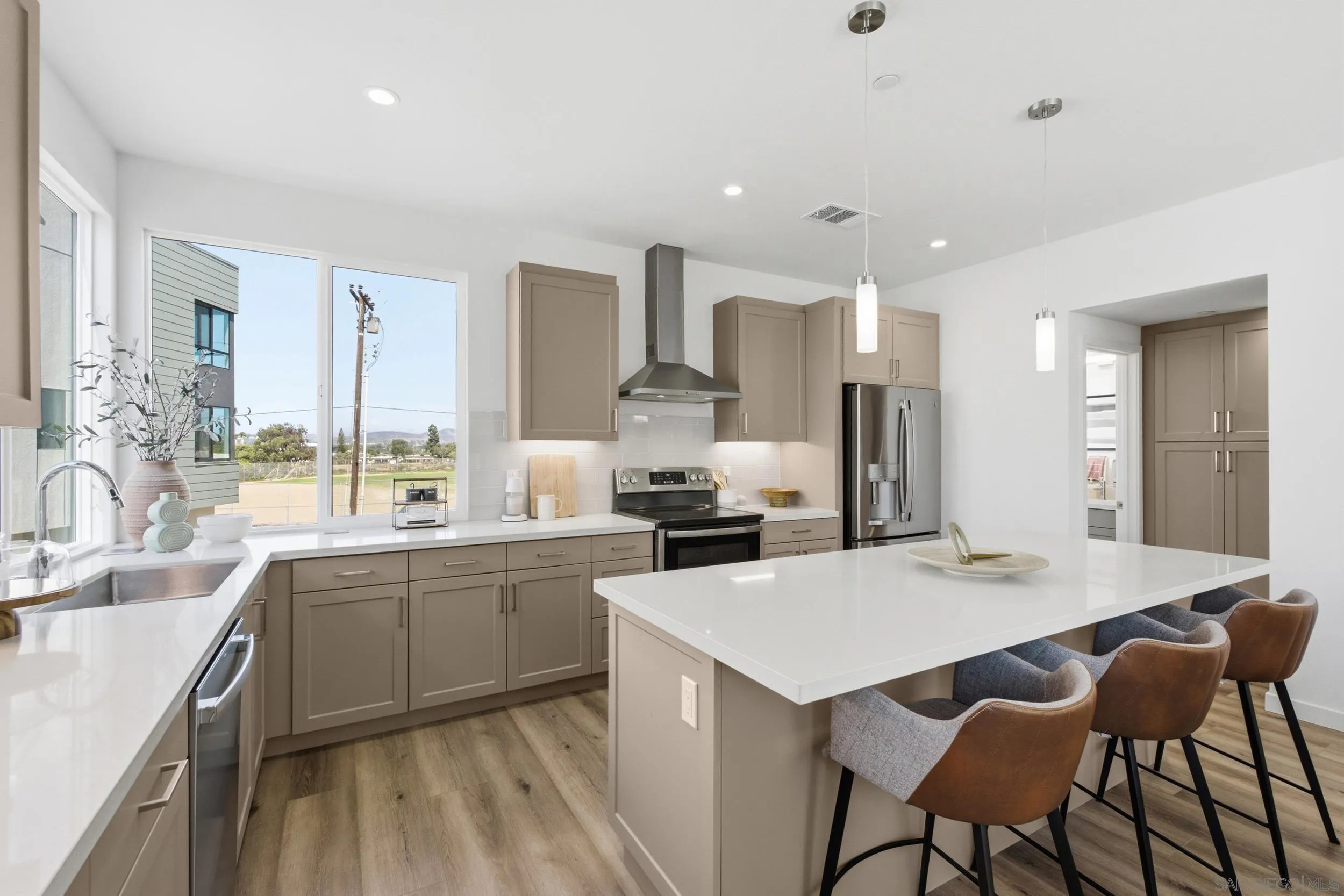 https://cdn.realtyfeed.com/cdn/127/260020905/3c30248d2afe0ac29b6bc0192ffd9c18.webp