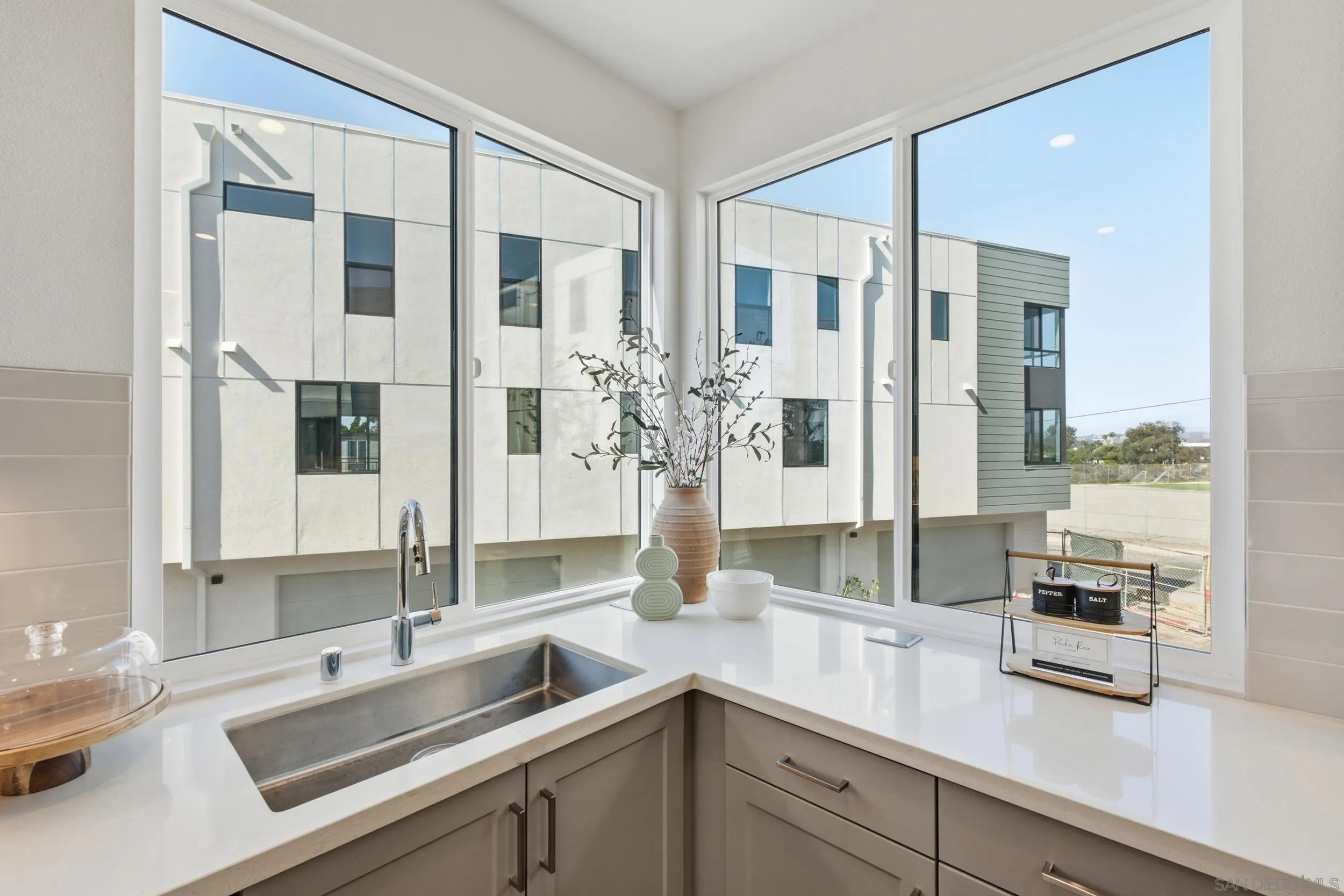 https://cdn.realtyfeed.com/cdn/127/260020905/96059f51e80592bd0fa6a9605abf1132.webp