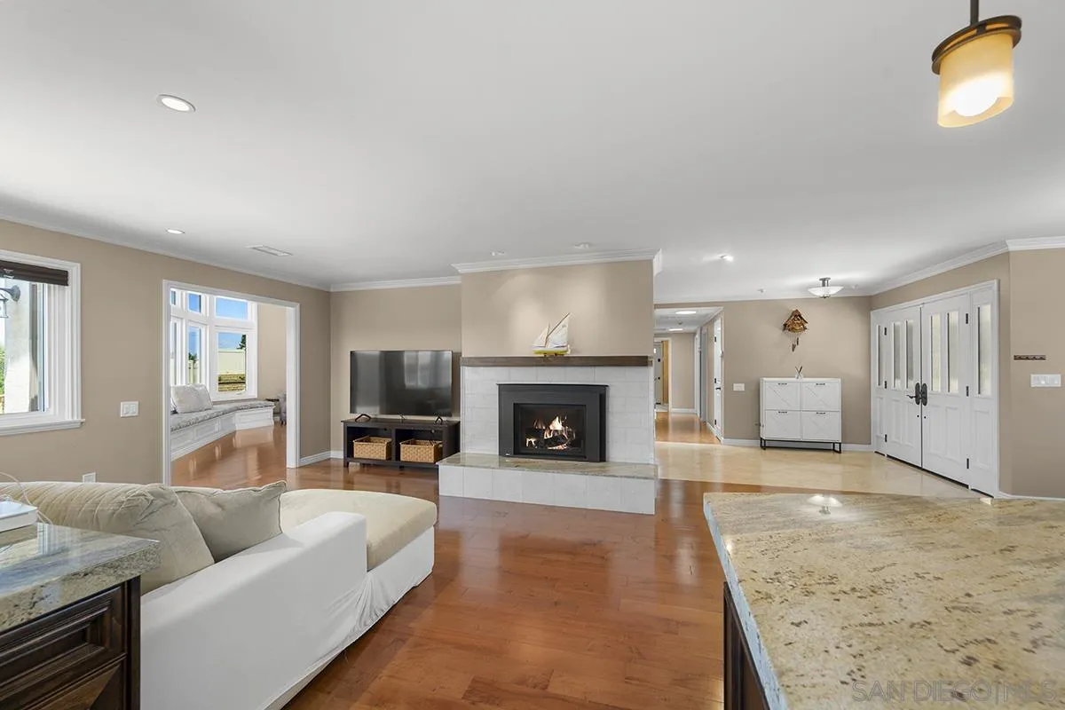https://cdn.realtyfeed.com/cdn/127/260020906/672e206b7eb62b653ccbc1333167621a.webp