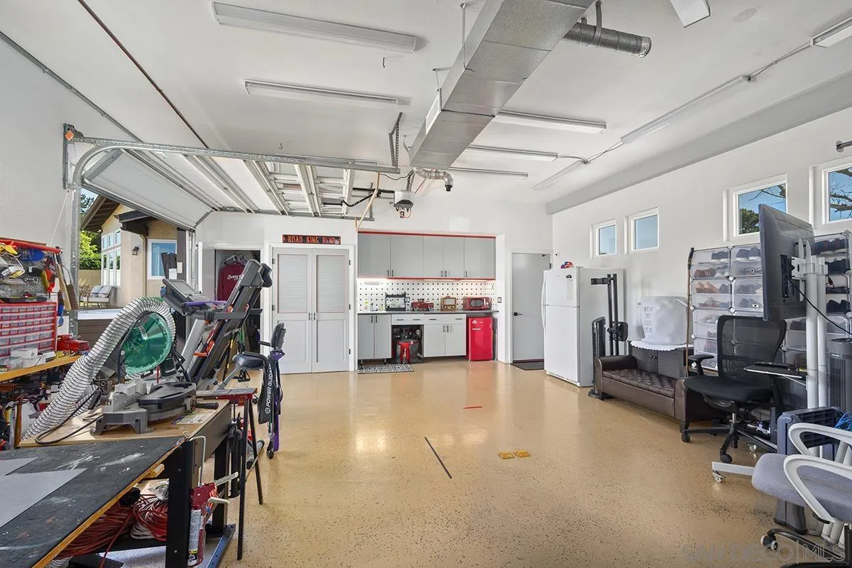 https://cdn.realtyfeed.com/cdn/127/260020906/9b20107548a4ce5c668a3a97d70671ad.webp