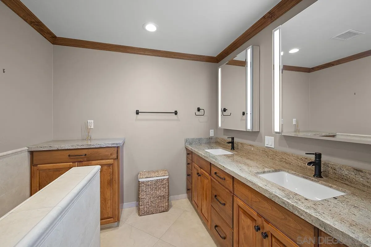 https://cdn.realtyfeed.com/cdn/127/260020906/9bccb7a1cc0d9484e41abdcf25a972b7.webp