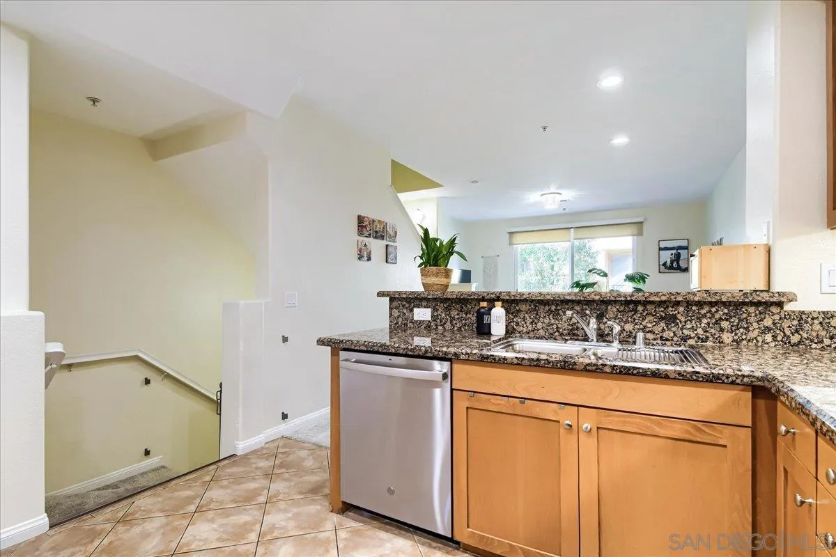 https://cdn.realtyfeed.com/cdn/127/260020907/ccc2cc2ca080a487621db77aab9403e4.webp
