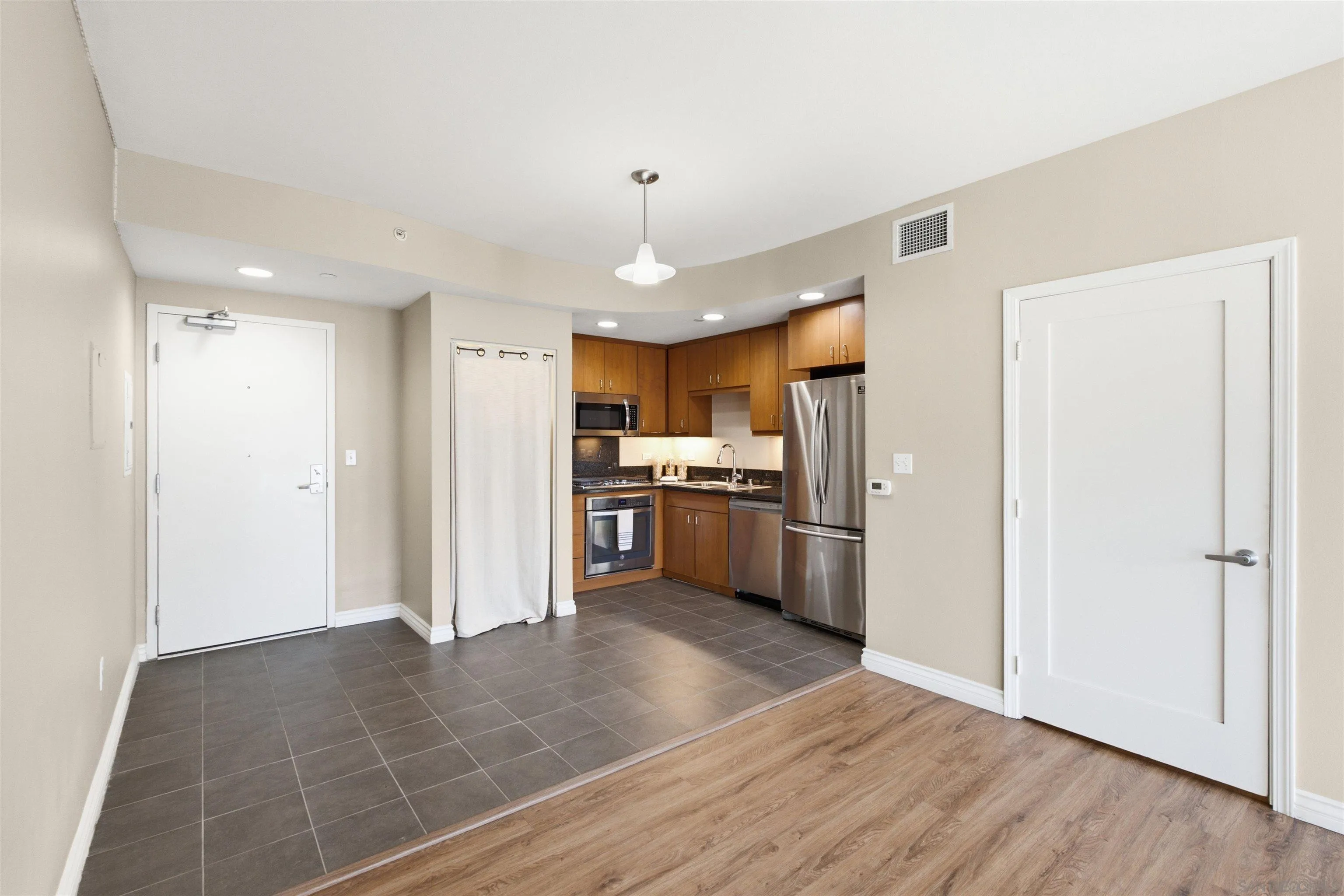 https://cdn.realtyfeed.com/cdn/127/260020914/029fc2d346861ec198cefbfec911d132.webp