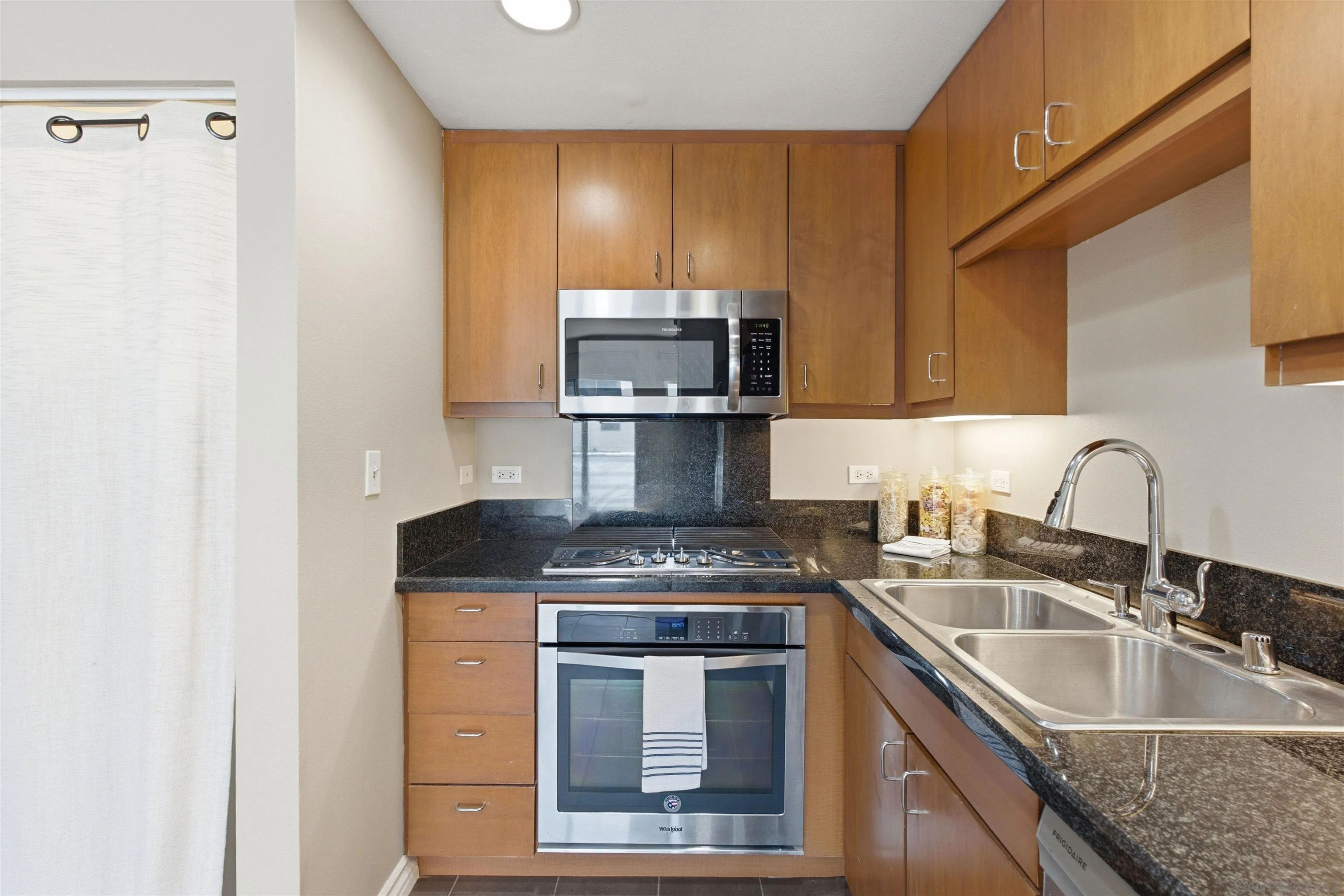 550 15th St. Unit 207, San Diego, CA 92101 - Photo 5 of 19, San Diego, CA