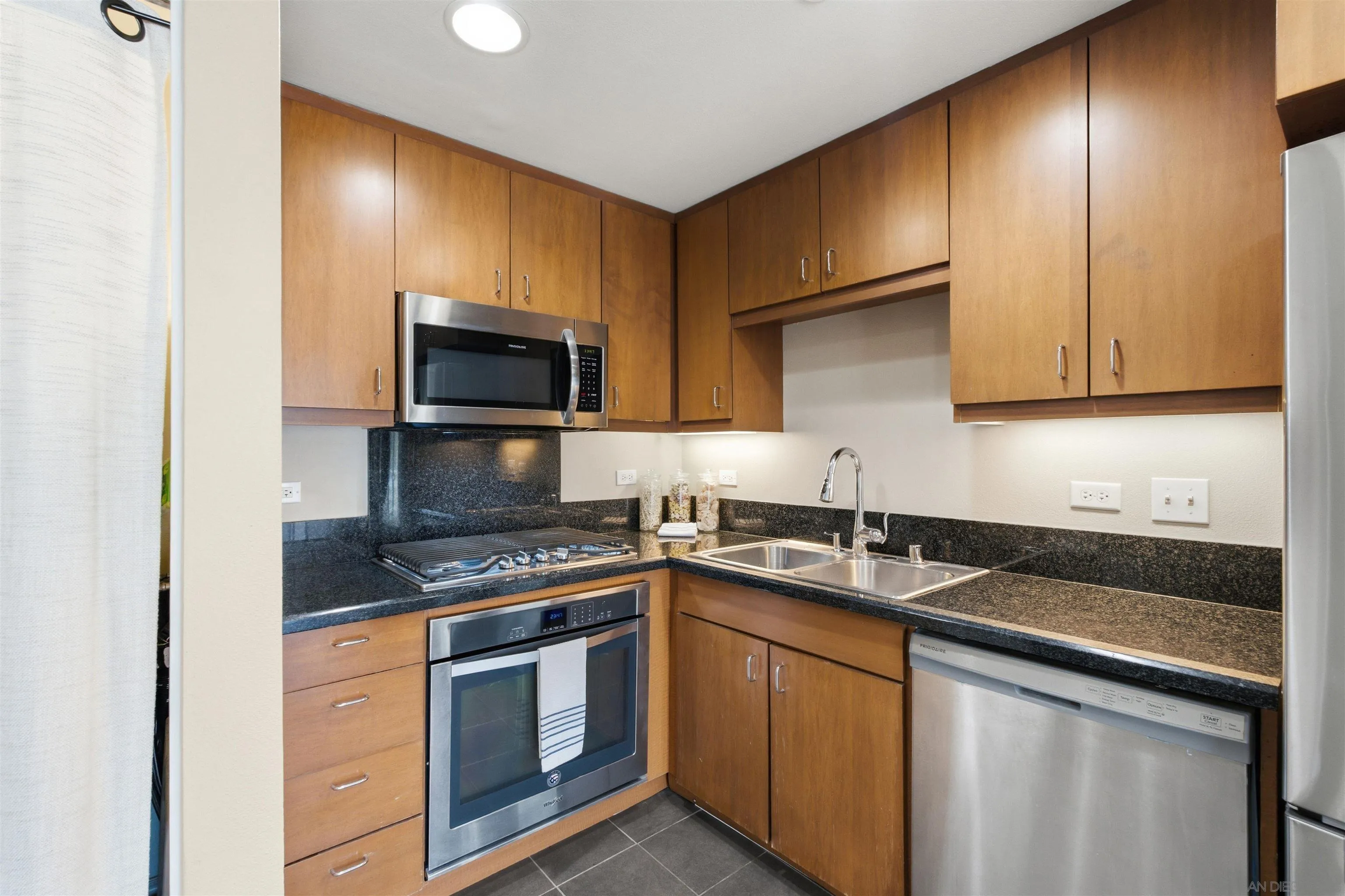 550 15th St. Unit 207, San Diego, CA 92101 - Photo 4 of 19, San Diego, CA