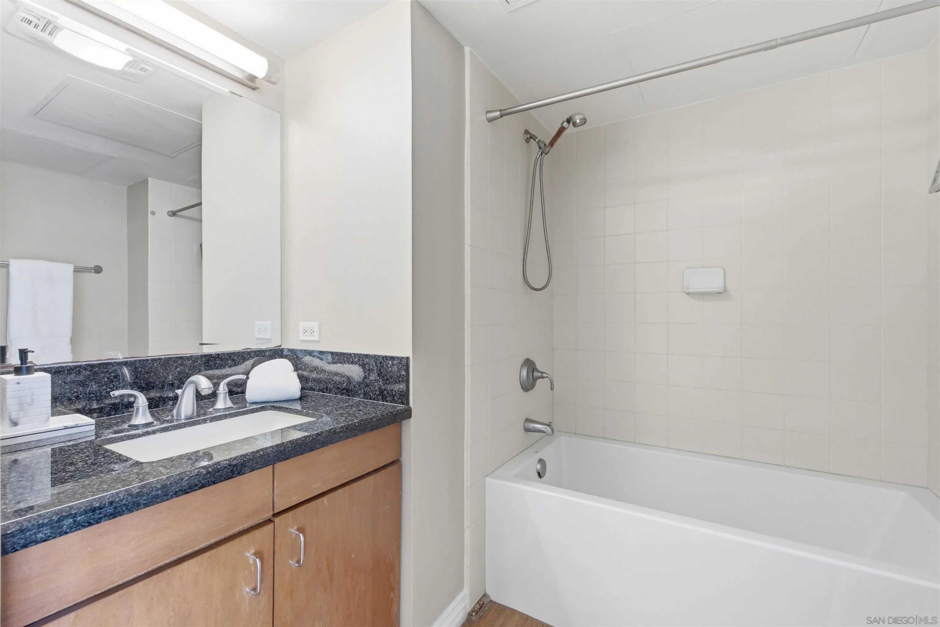 https://cdn.realtyfeed.com/cdn/127/260020914/9b2cd9f0204aa93a6cadfc580c3024c0.webp