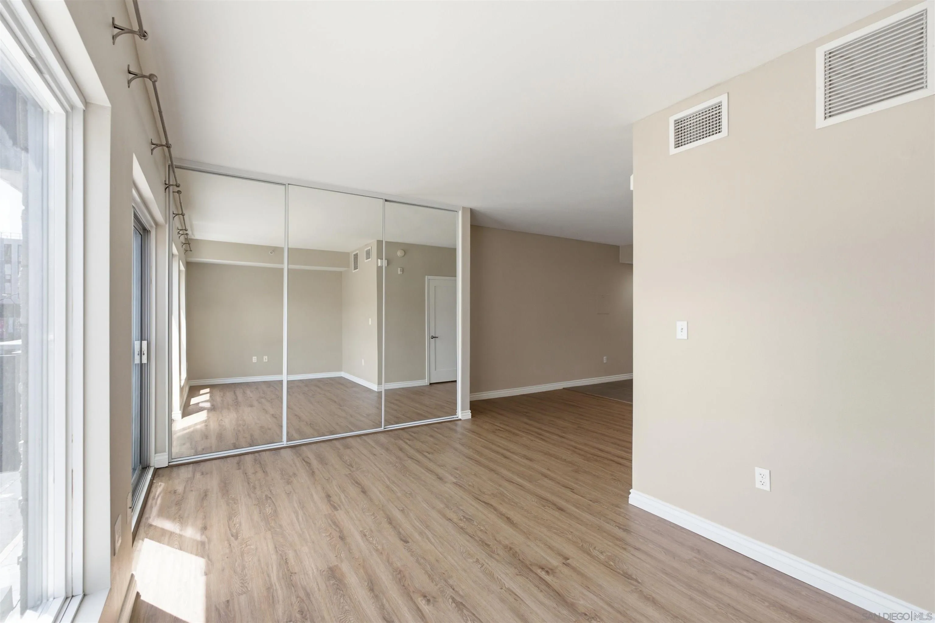 https://cdn.realtyfeed.com/cdn/127/260020914/b0d8192b12be0b3449b1d3b6c1ae15e8.webp