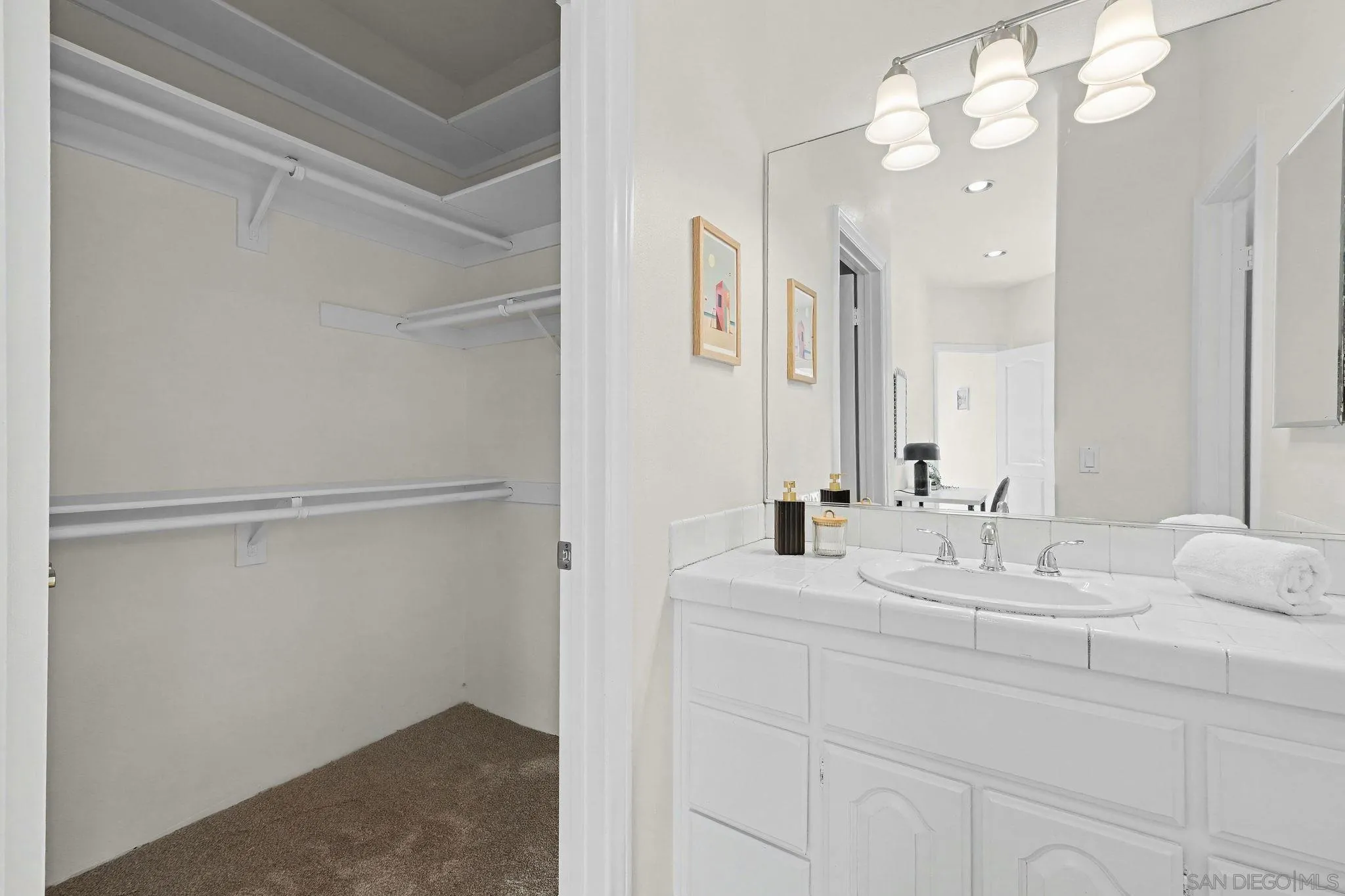 https://cdn.realtyfeed.com/cdn/127/260020918/ffb083d7637f4b21e6a0a7a9d3f59227.webp