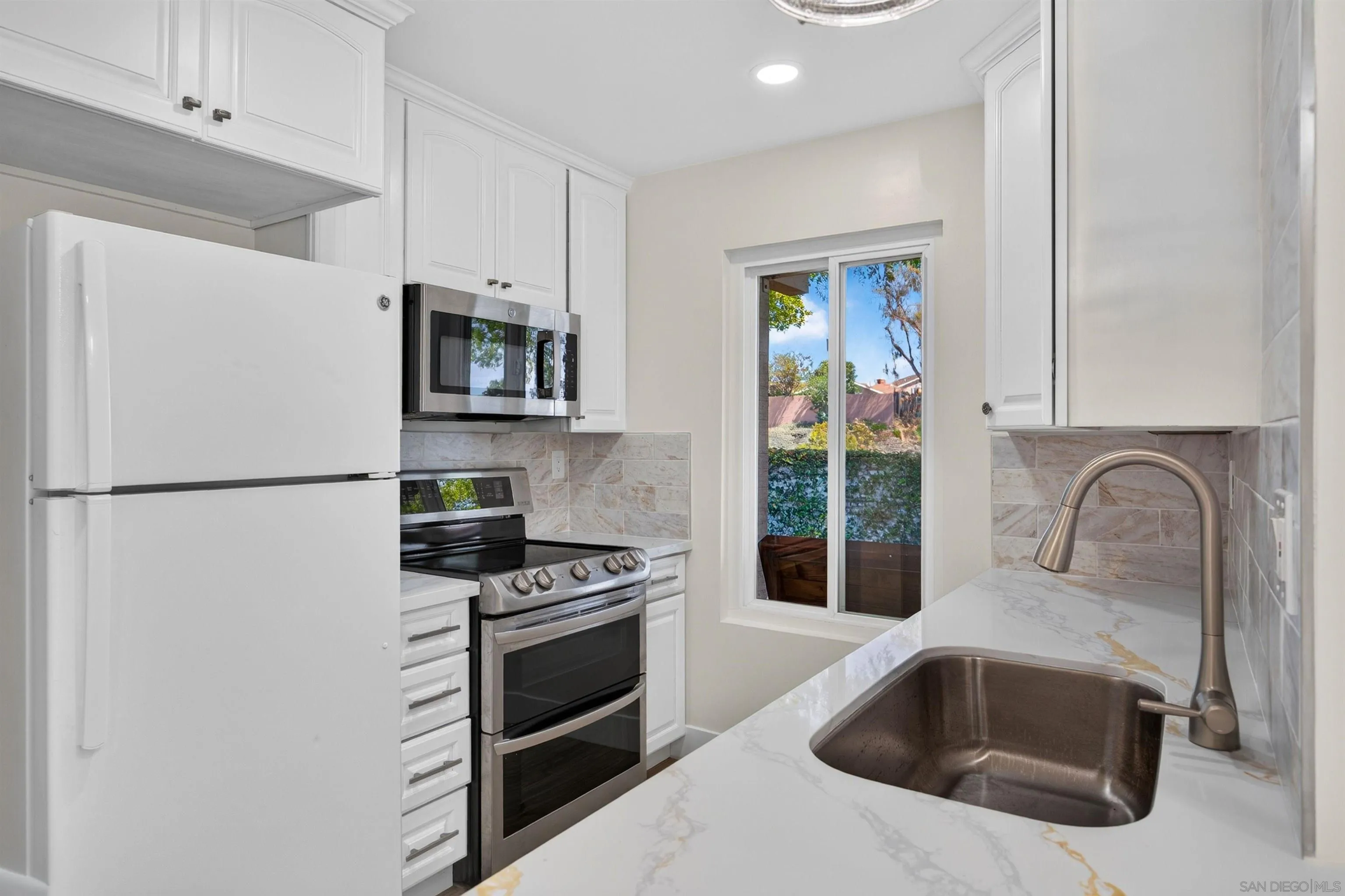 https://cdn.realtyfeed.com/cdn/127/260020919/6daf10f3f82757108e95ad2ea34b1d01.webp