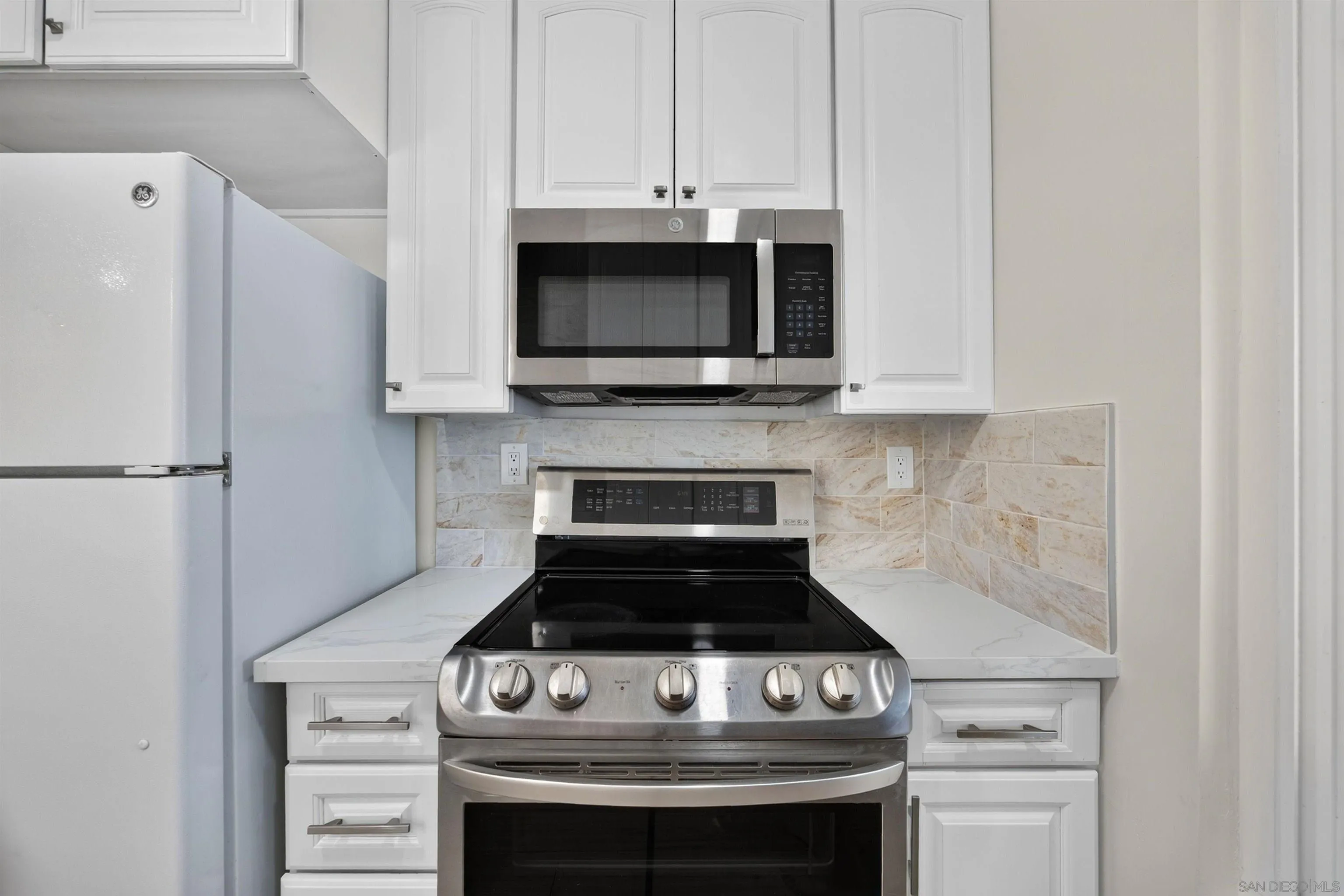 https://cdn.realtyfeed.com/cdn/127/260020919/dfbdb43d710fea171da71bc2d62593db.webp