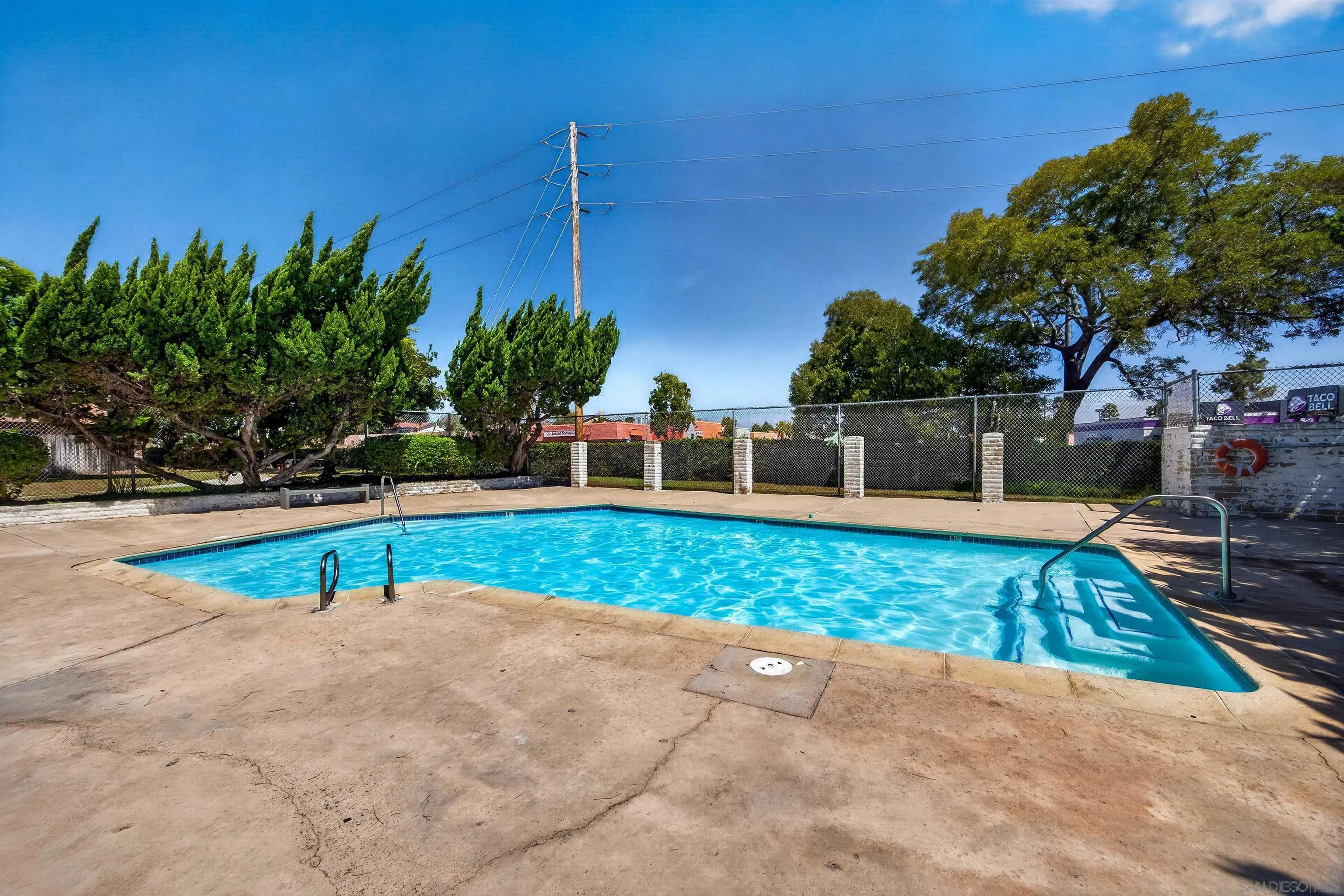 https://cdn.realtyfeed.com/cdn/127/260020919/f279cd0ec6e2cb8b65d075b3f9873a80.webp