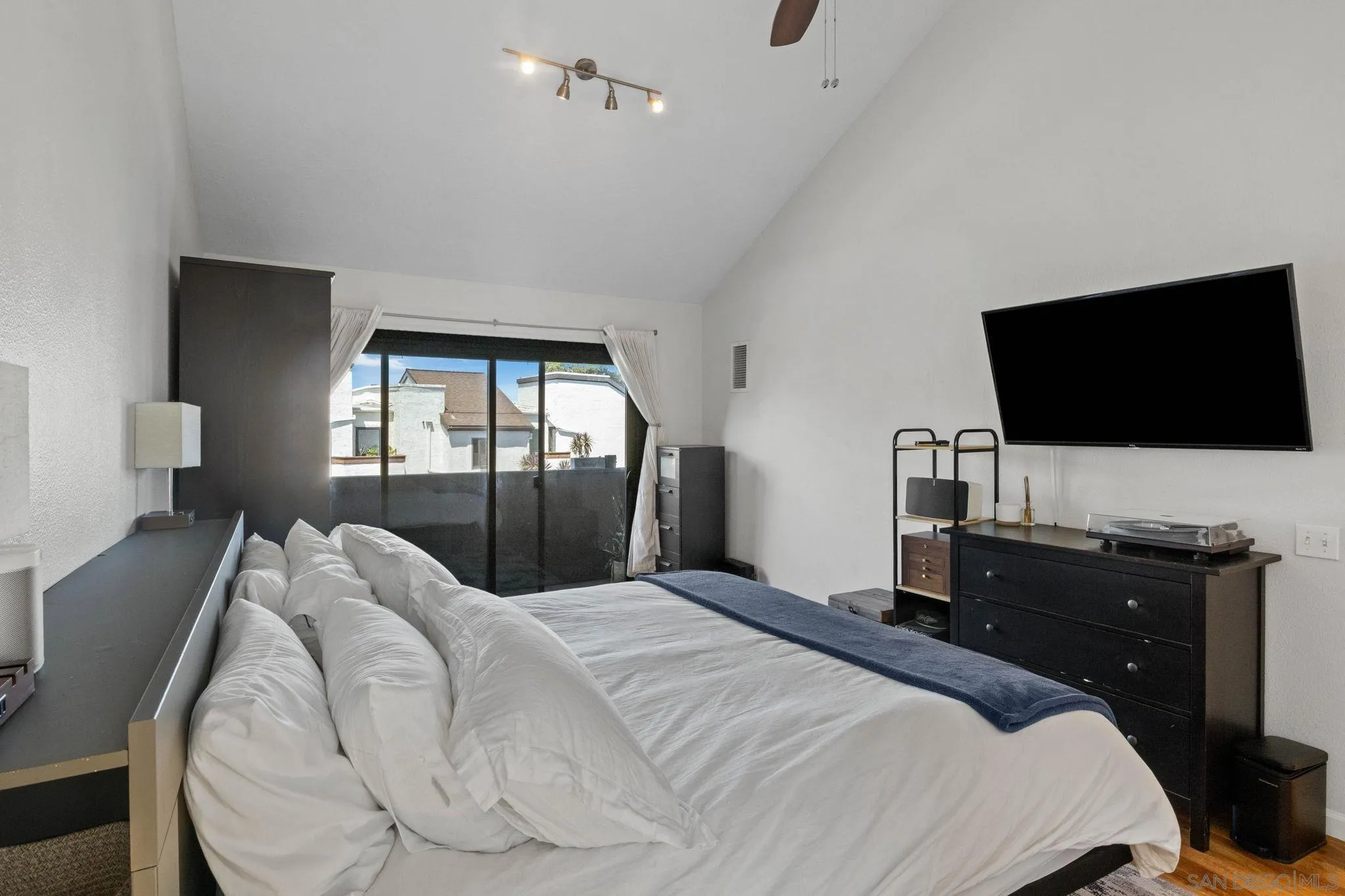 https://cdn.realtyfeed.com/cdn/127/260020920/1da4af849be97b4dd73e03083682e9c2.webp