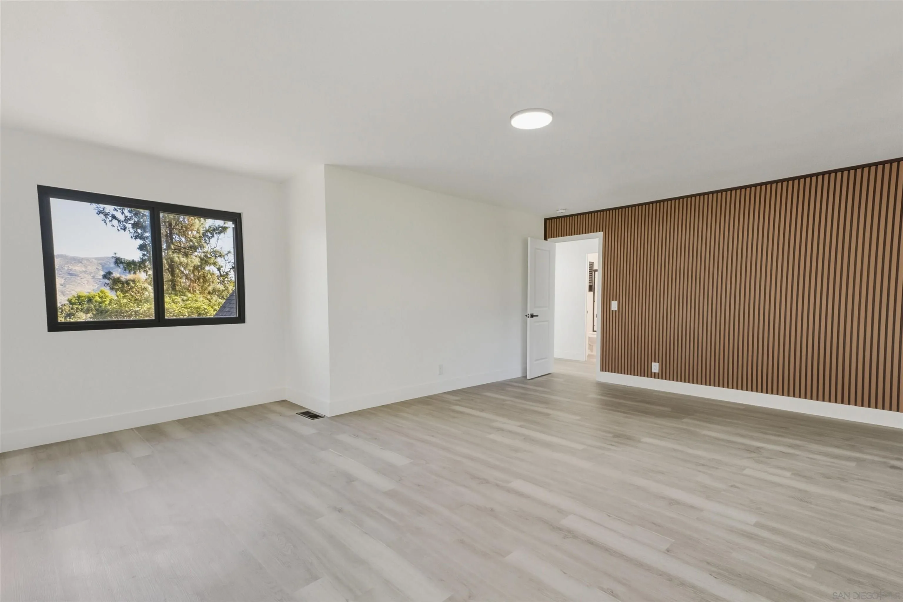 https://cdn.realtyfeed.com/cdn/127/260020926/80c288f8d33f6aee39a4b4464015be6f.webp