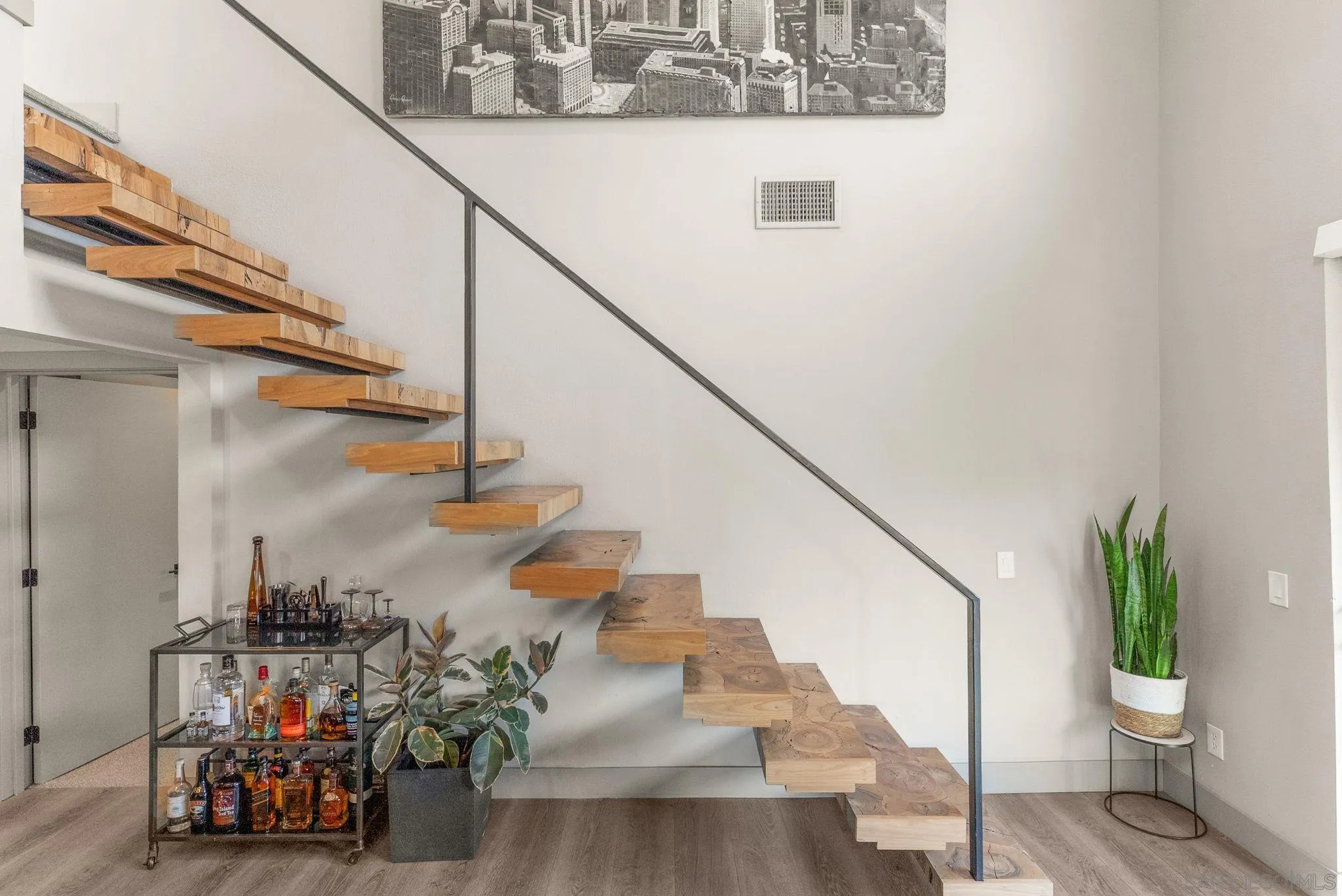 https://cdn.realtyfeed.com/cdn/127/260020927/64c21e312058e5e7081bd3c4a8af7691.webp