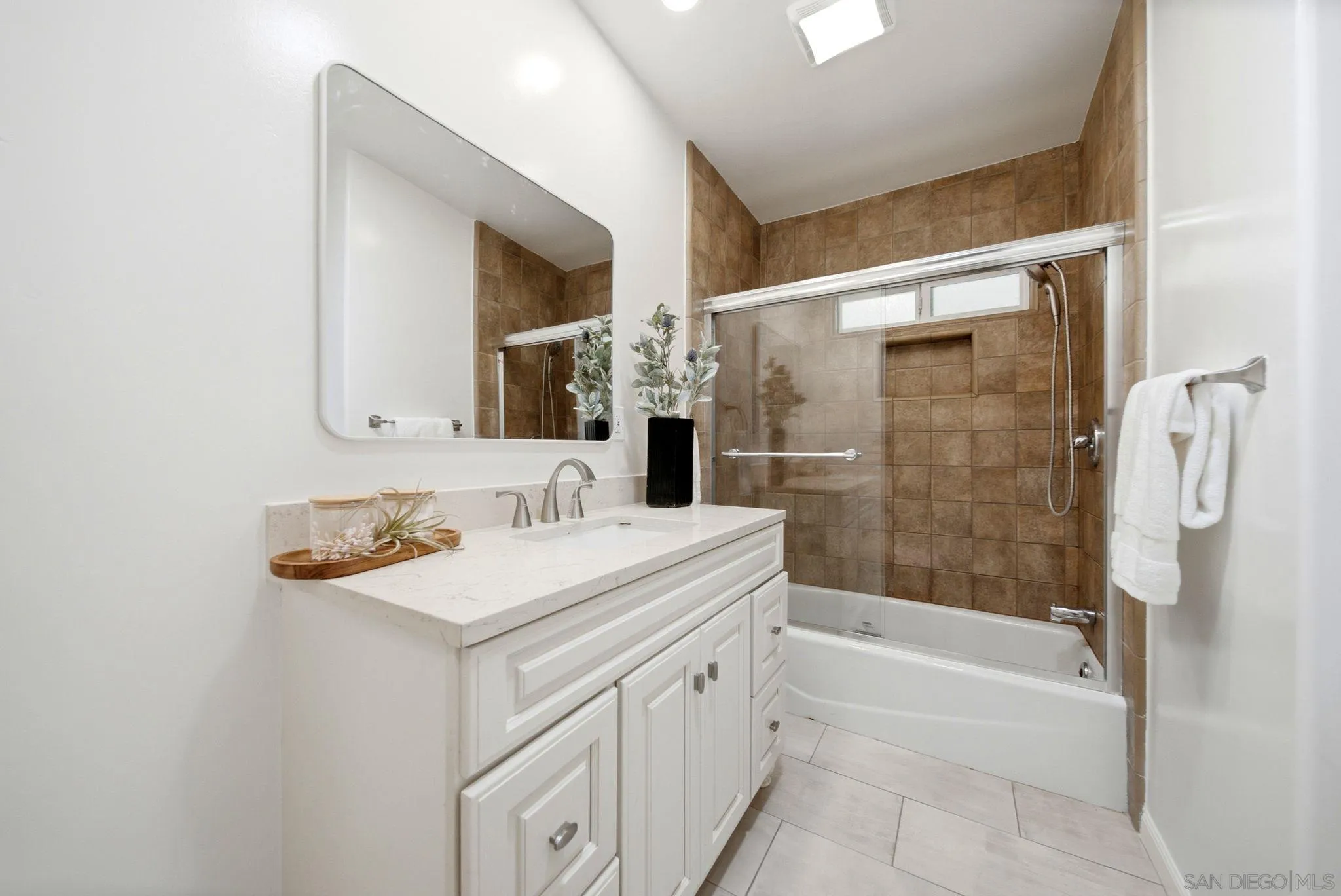 https://cdn.realtyfeed.com/cdn/127/260020929/07e51a12ba99129a0abf10fd94018eef.webp