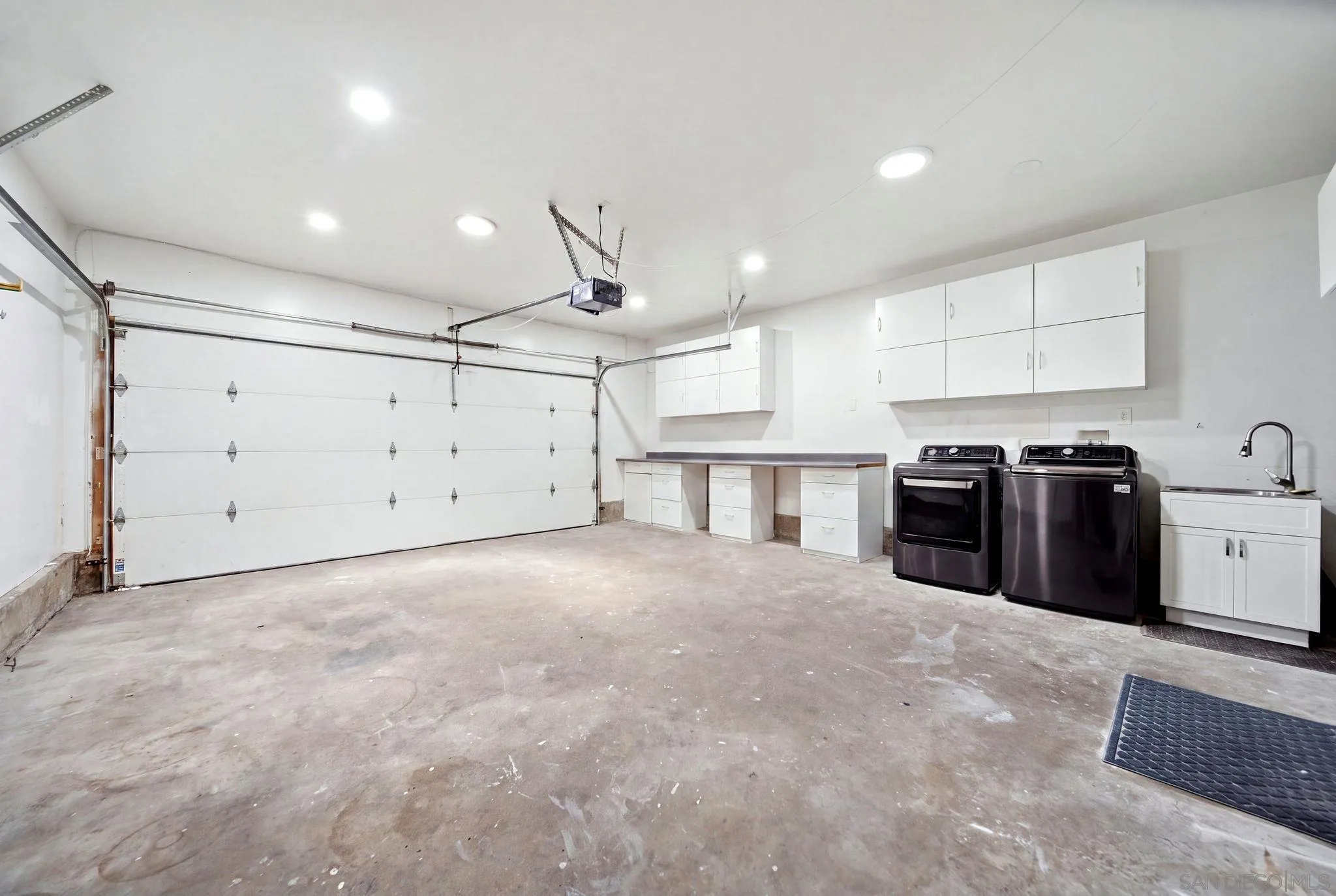 https://cdn.realtyfeed.com/cdn/127/260020929/369f9bc4417cf7223033bbd0218e6305.webp