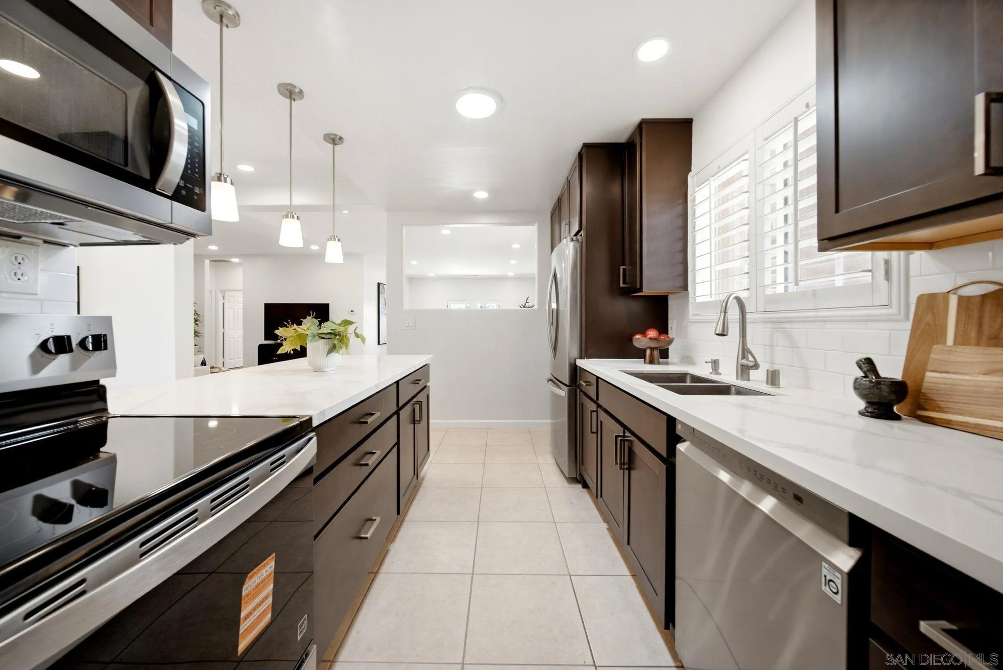 https://cdn.realtyfeed.com/cdn/127/260020929/cfafe36ac26f814280a6fcdf52c55b6b.webp