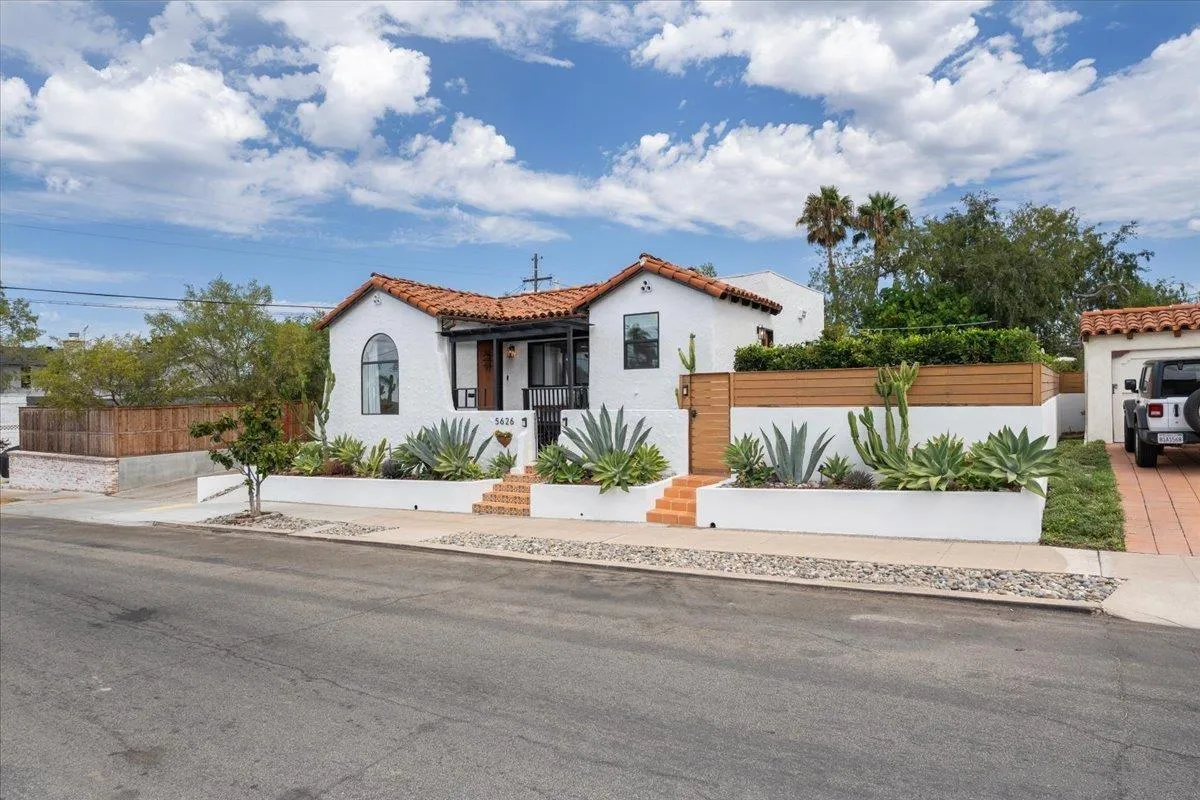 https://cdn.realtyfeed.com/cdn/127/260020930/2910e588bcf84bdbda1e7d50bc0cc585.webp