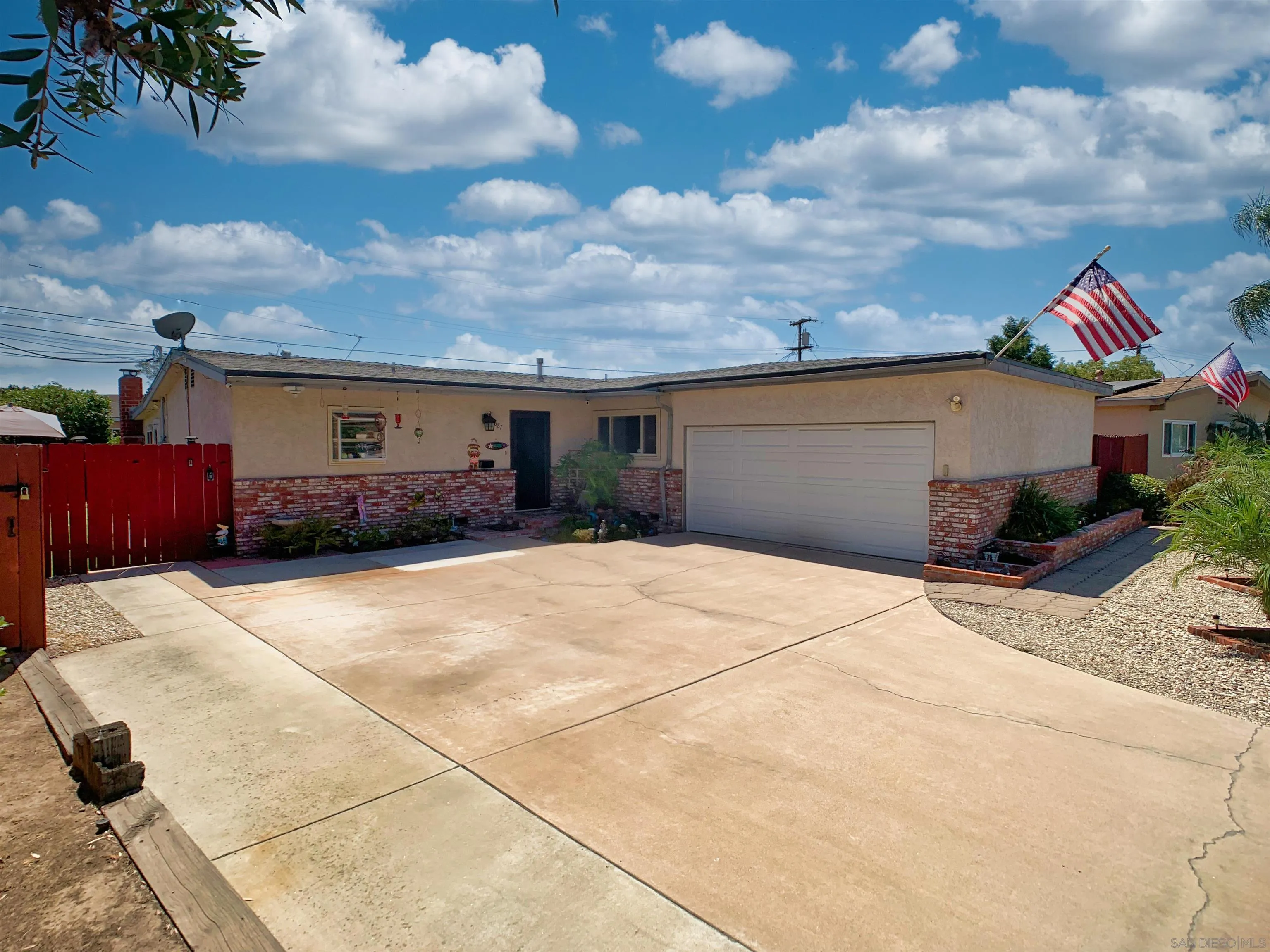 587 Brockwood Dr, El Cajon, CA 92021 - Main photo, El Cajon, CA