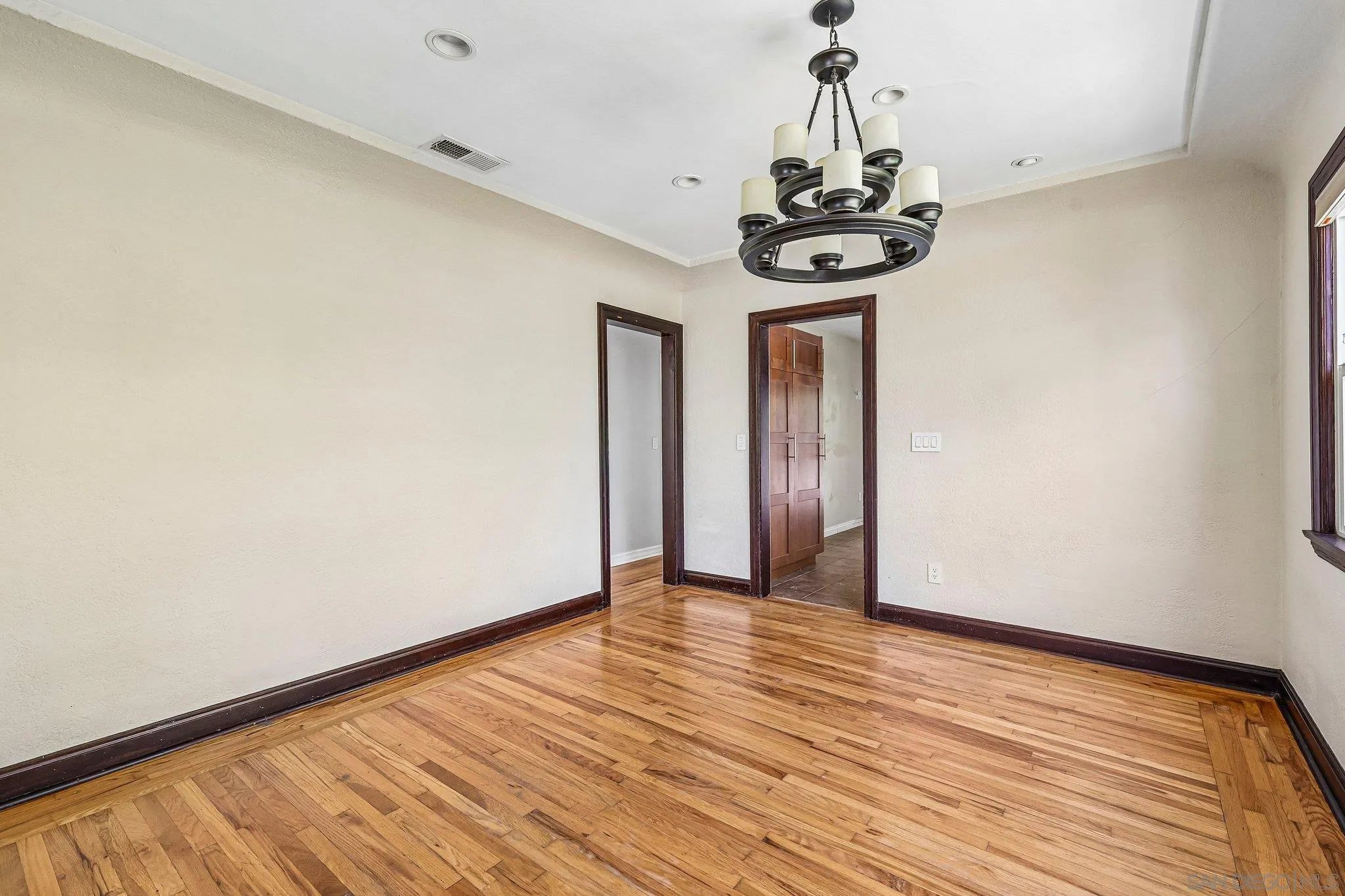 https://cdn.realtyfeed.com/cdn/127/260020935/30f8ece7c809c797414e0de8e57b5f92.webp