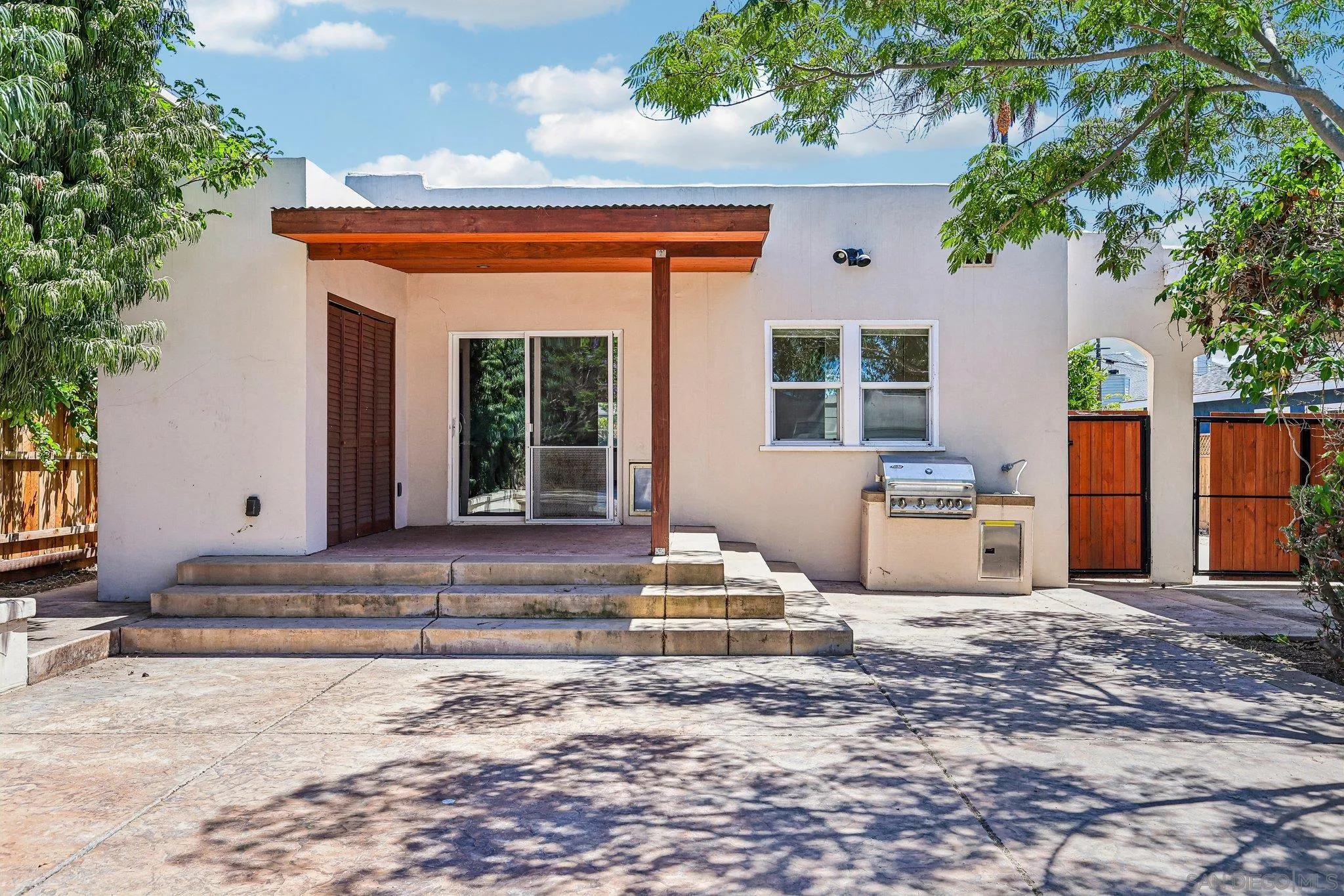 https://cdn.realtyfeed.com/cdn/127/260020935/657bbbd3aff7764371b7a3e6081e823a.webp